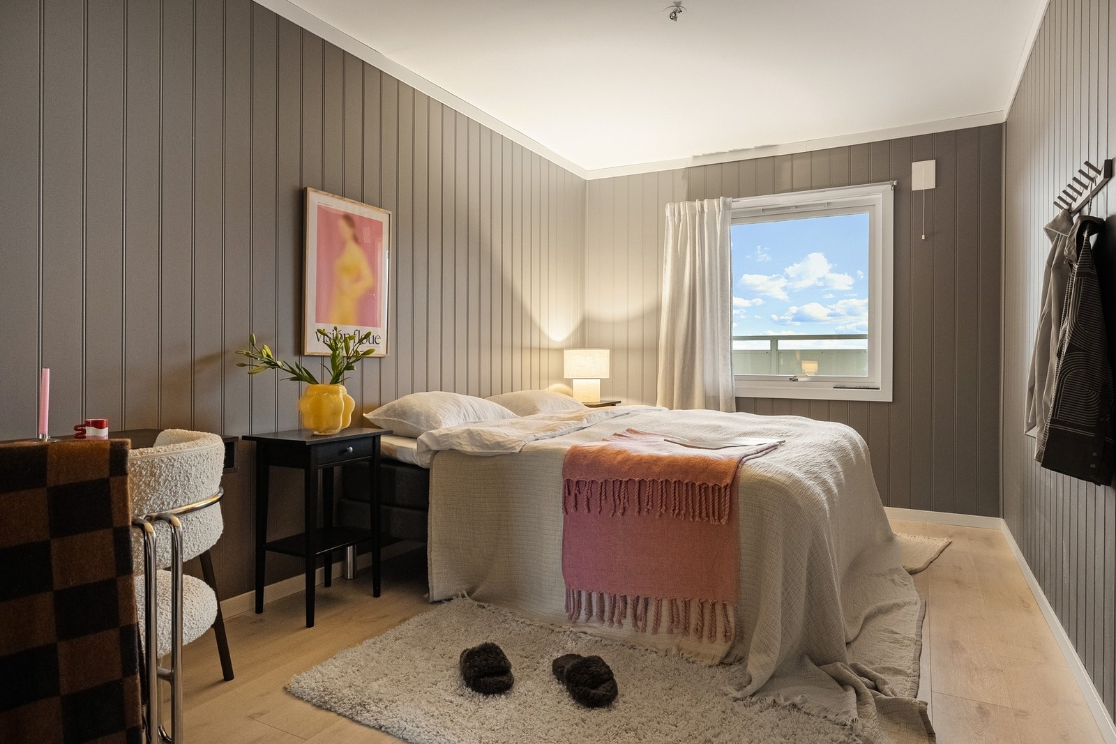 Soverommet har tilkomst fra stuen og måler 16,2 kvm. Galleribilde