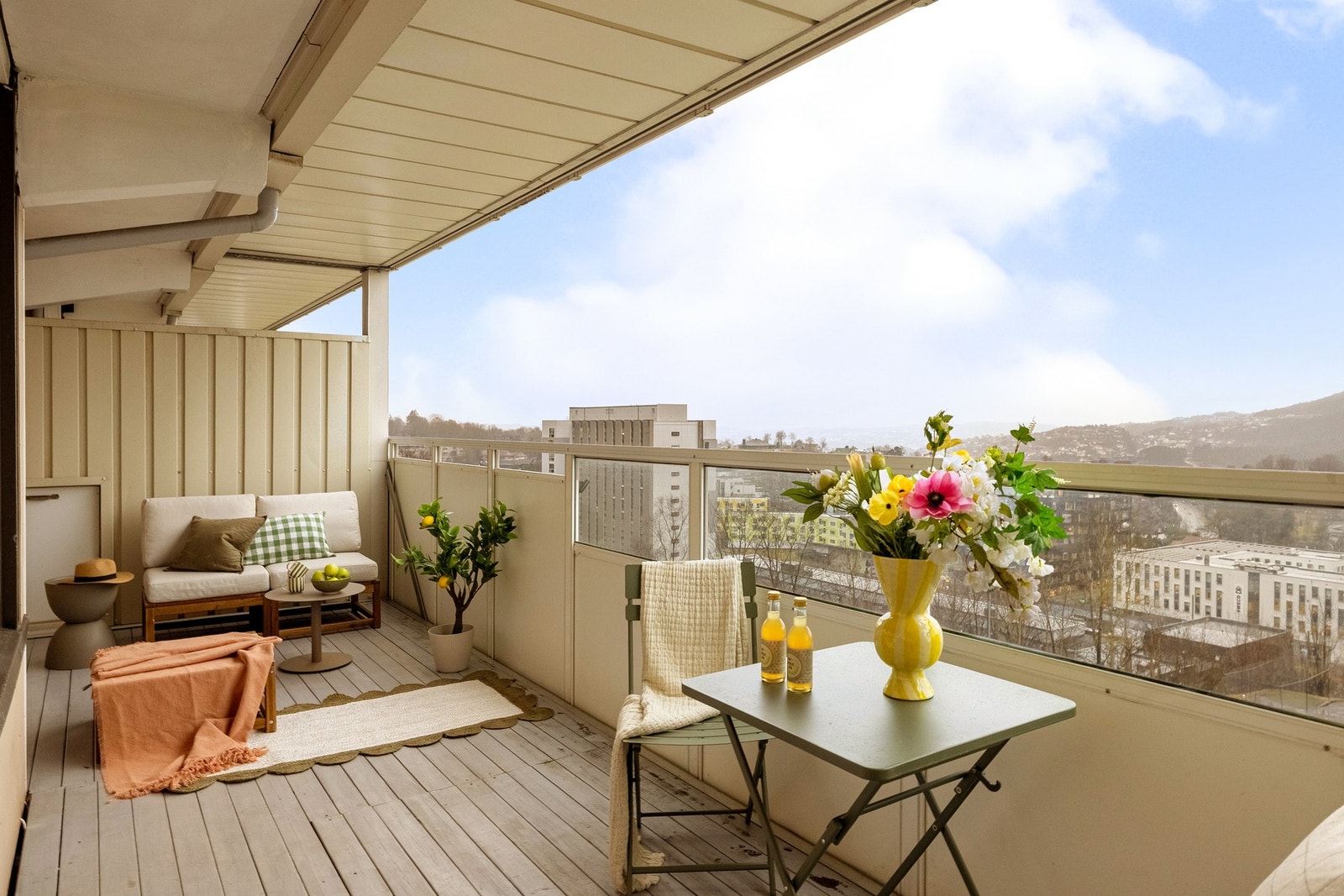 Vestvendt balkong på hele 15 kvm. Galleribilde