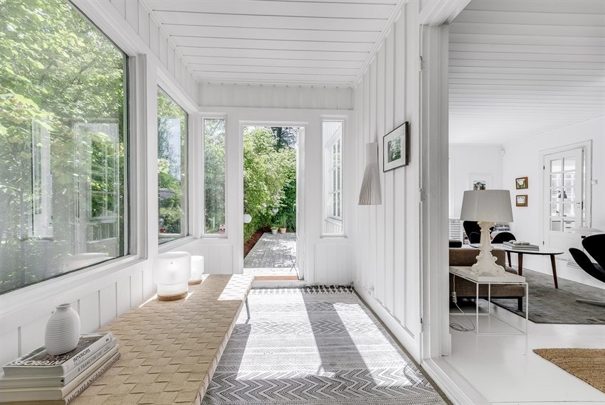 Fra vinterhagen er det utgang til terrassen og hagen. Galleribilde