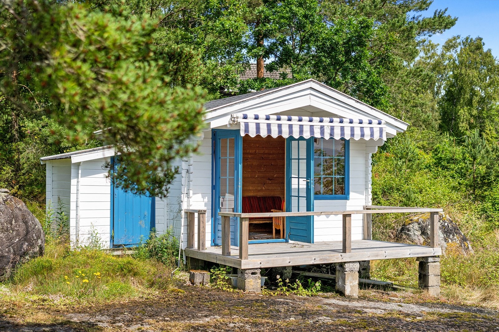 Hytta er i senere årene ikke brukt, lås på dør er i ustand fordi vi måtte knekke den for å få tilgang til hytta. Galleribilde