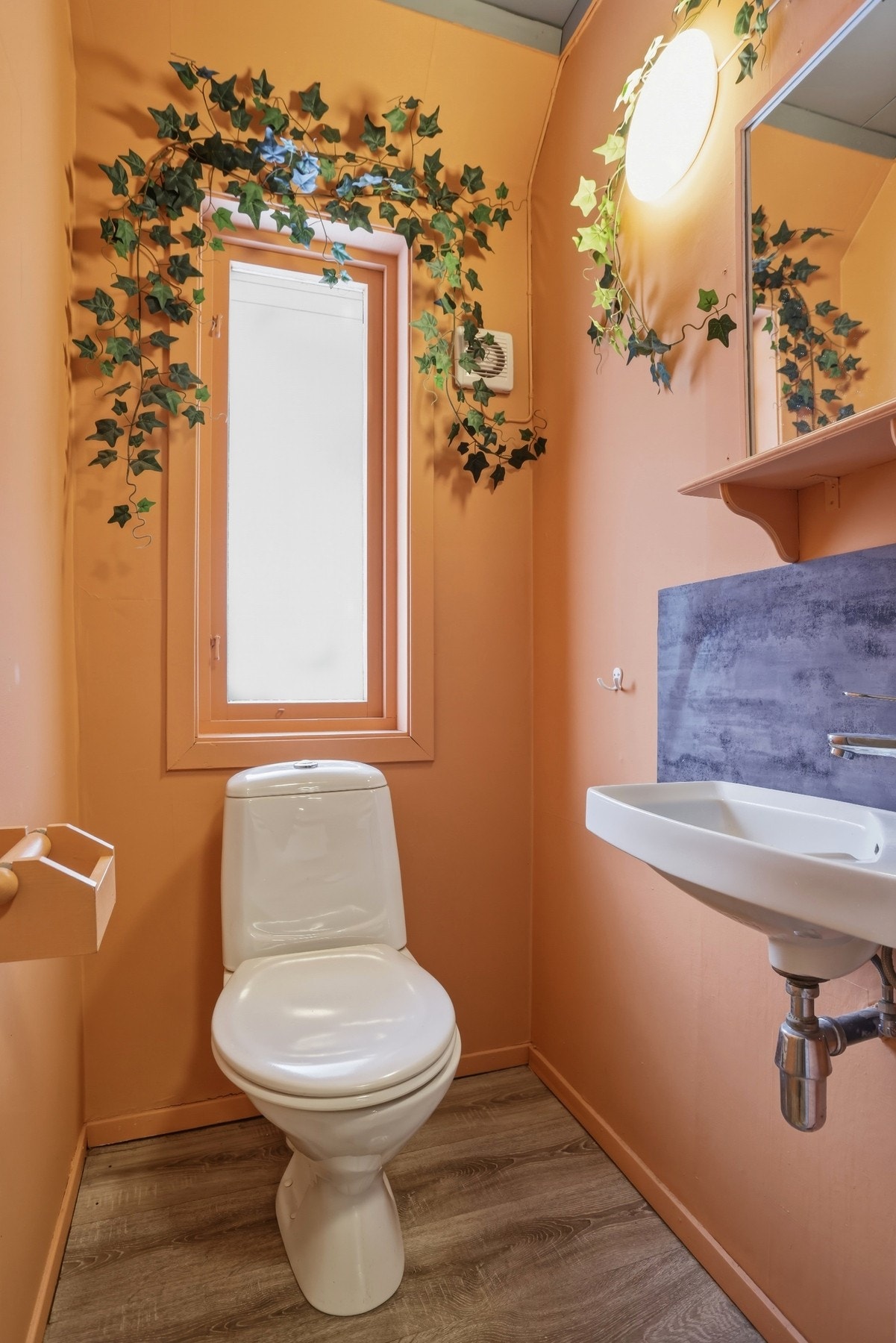 Toalettrom 1.etg. Galleribilde