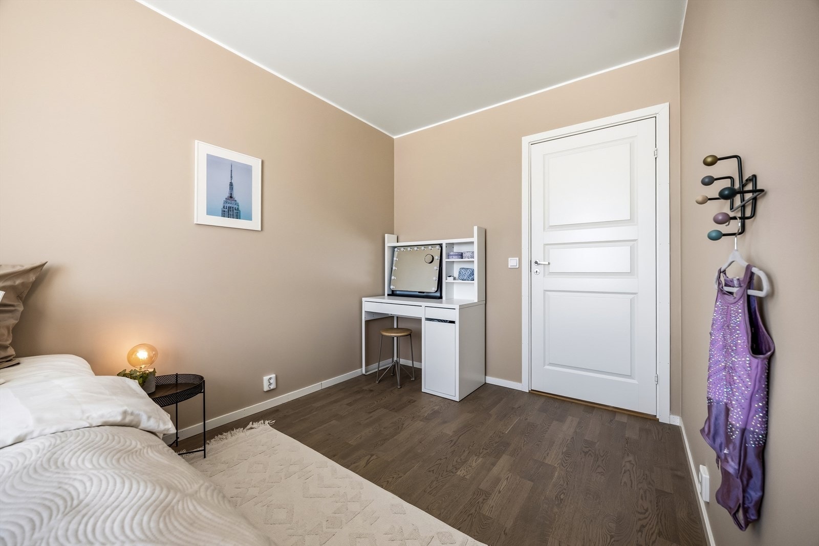 Alle rommene har plass til nødvendig møblement. Galleribilde