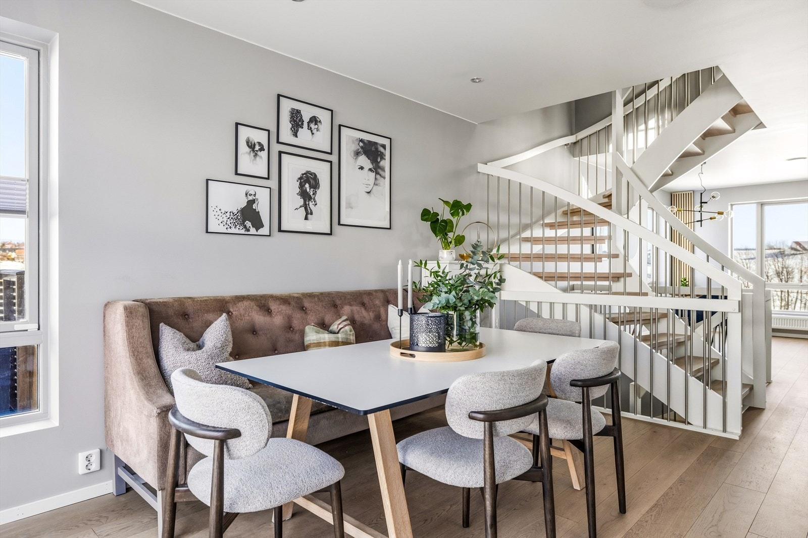 Det er plass til spisebord i naturlig nærhet til kjøkkenet. Galleribilde