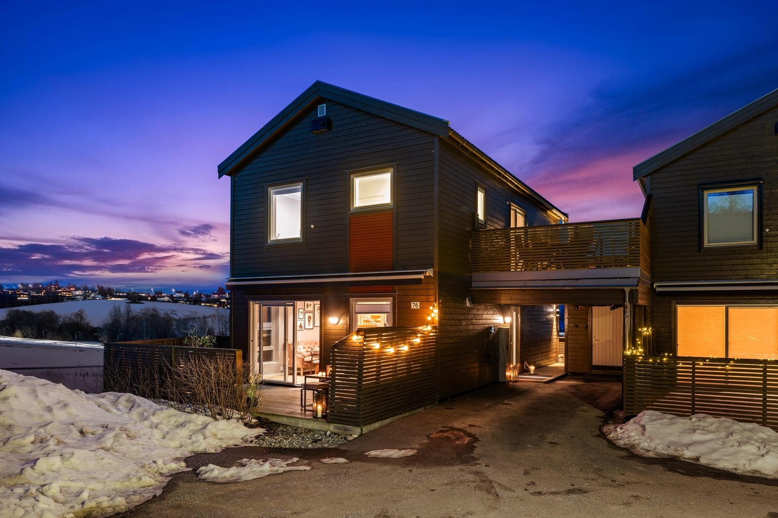 Nyere og flott bolig med fin internbeliggenhet innerst på feltet. Galleribilde