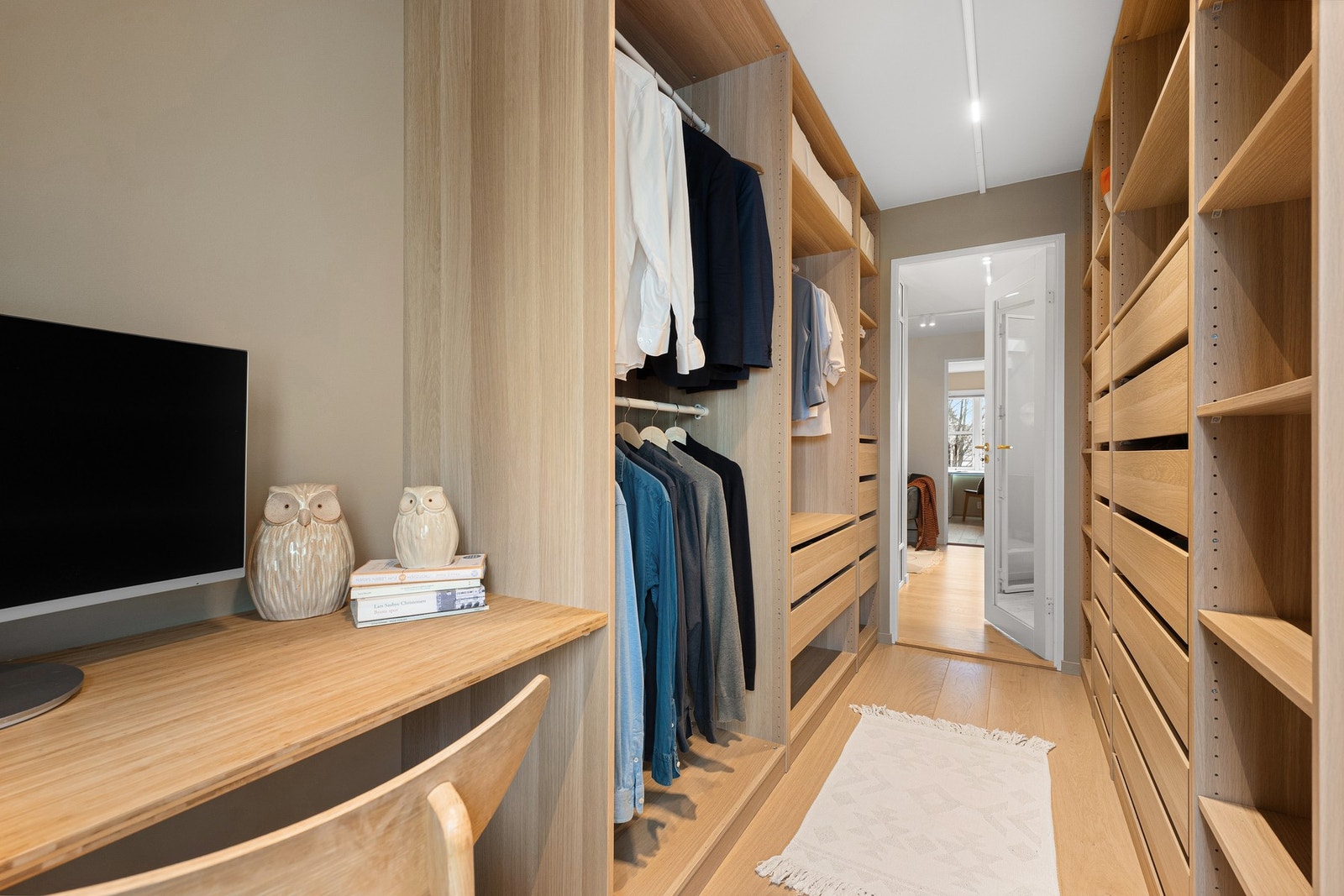 Plassbygget walk-in closet. Galleribilde
