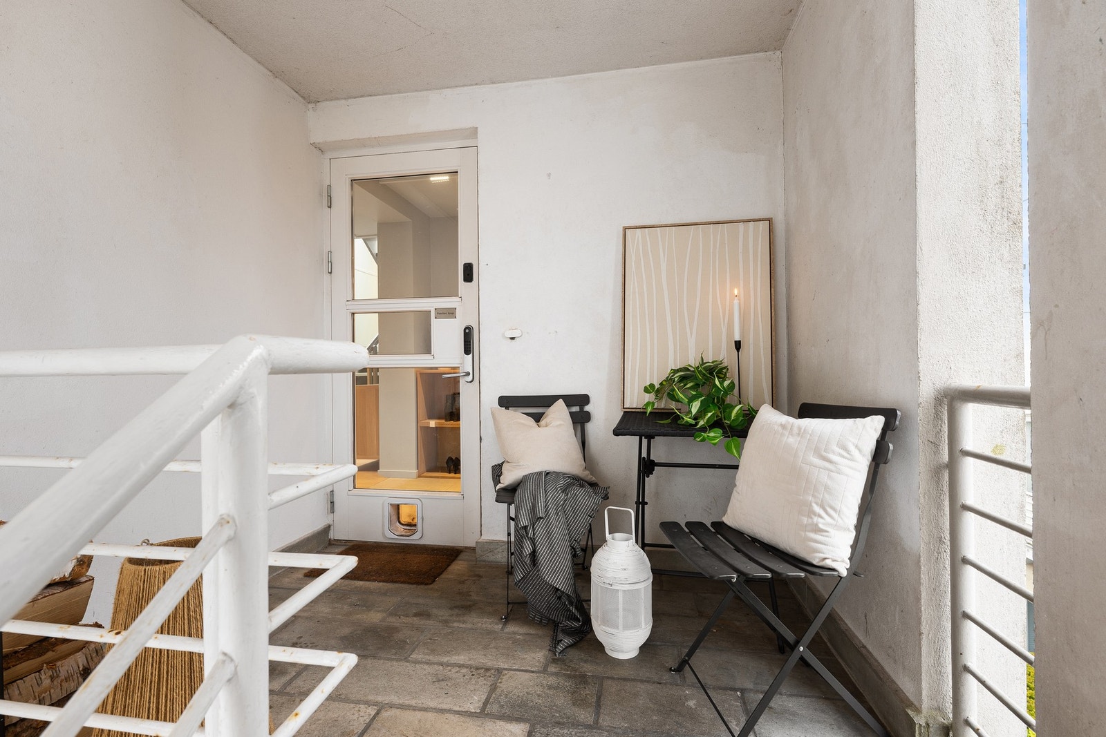 Privat inngangsparti, foran boligen. Galleribilde