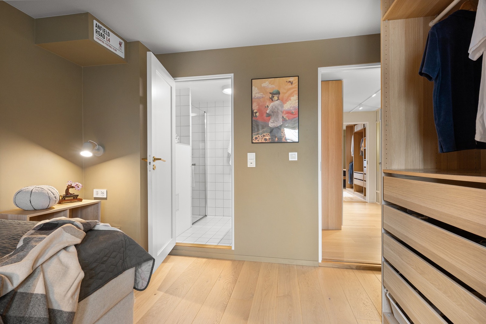 Soverom 2 har også en-suite bad. Galleribilde