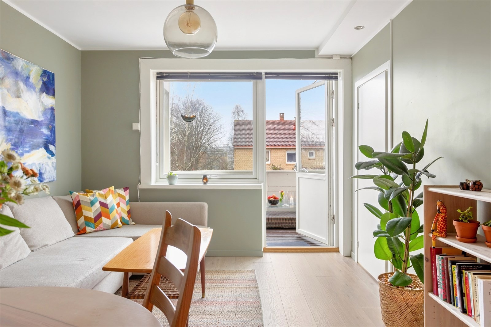 Alle vinduer og balkongdør ble skiftet i 2019. Galleribilde