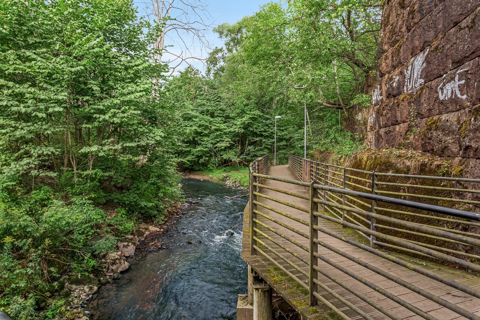 Fine turmuligheter ved Alnaelva. Galleribilde