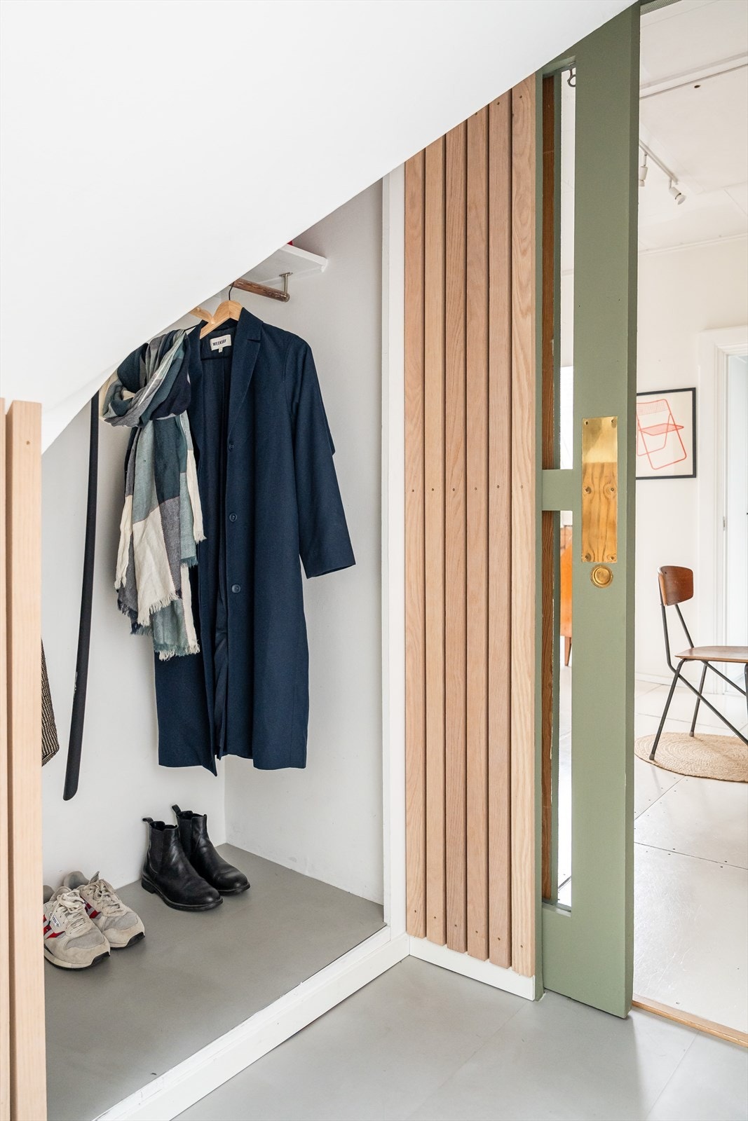 Nisje for yttertøy og sko. Galleribilde