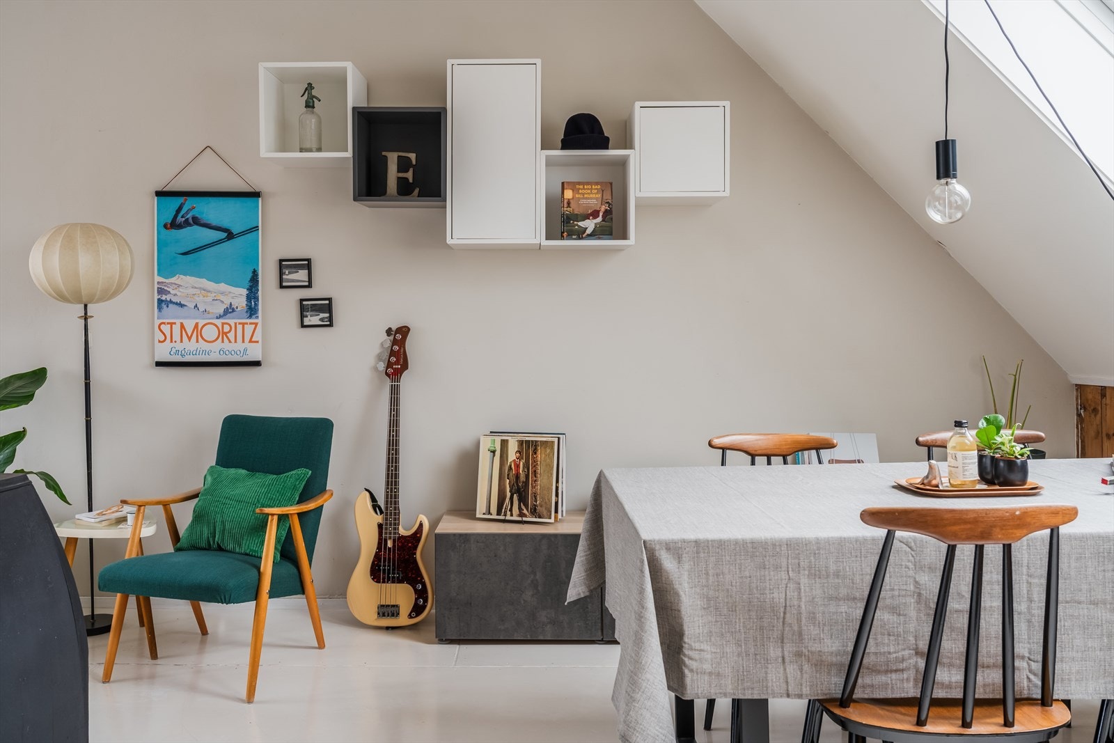 Unik leilighet som skiller seg ut fra mengden i byggets loftsetasje. Galleribilde