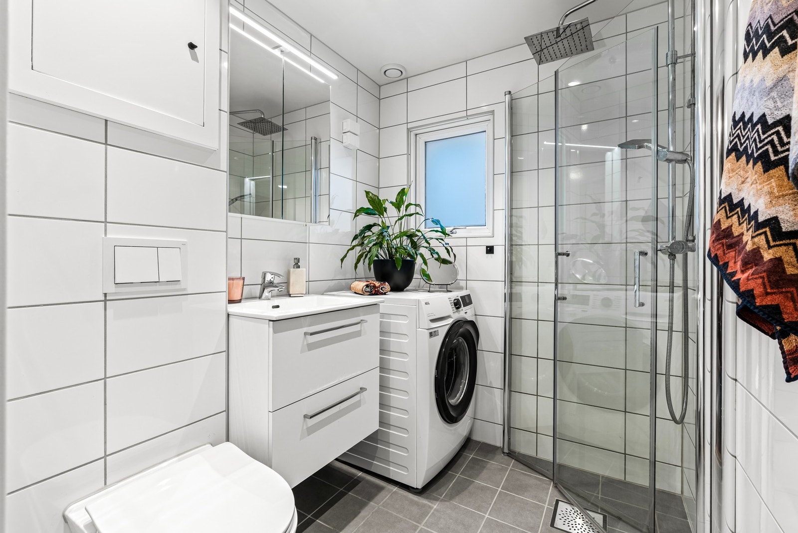 Badet ble totalrehabilitert i regi av borettslaget i 2020/21 og er moderne og pent. Galleribilde
