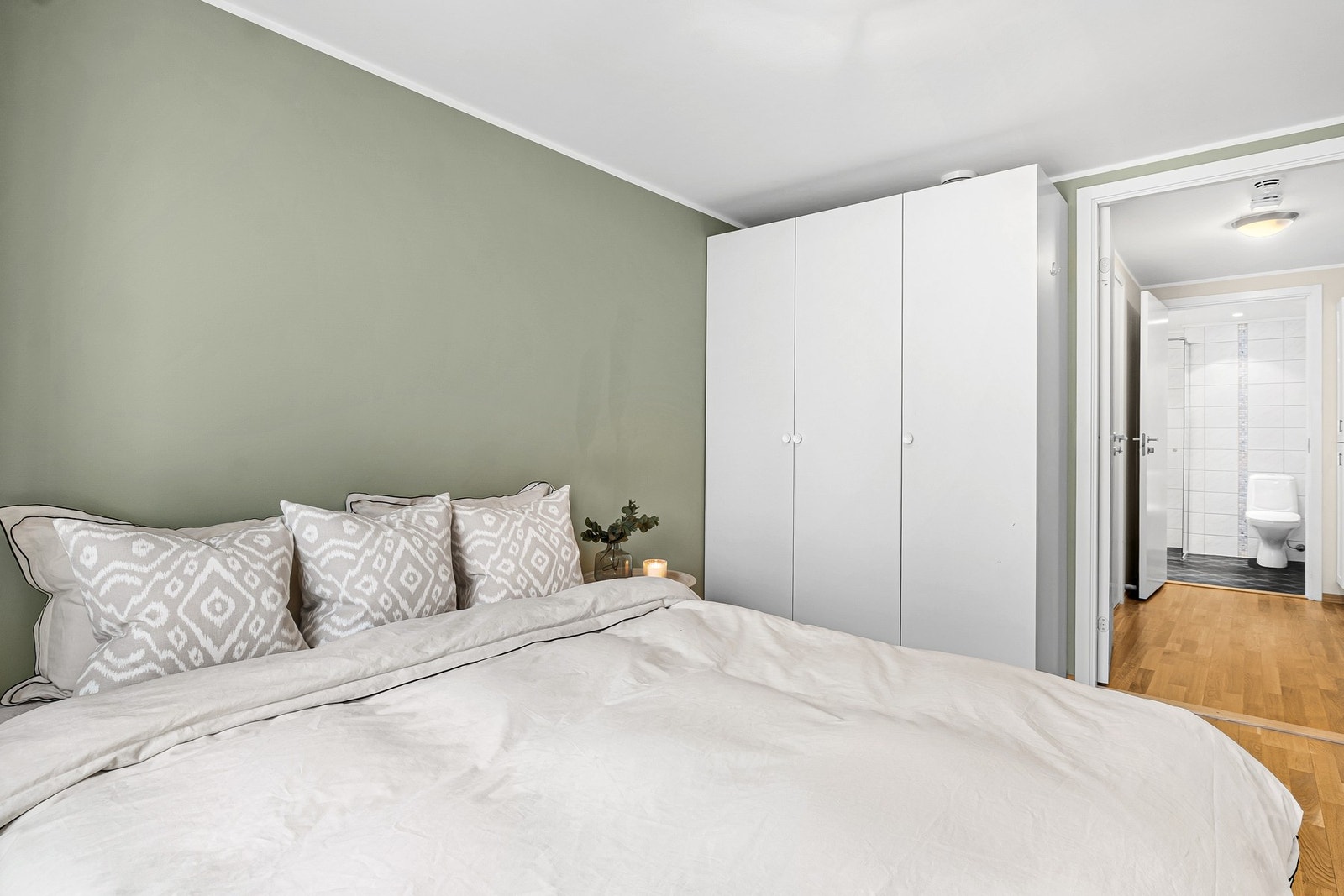 Hovedsoverommet er utstyrt med to garderobeskap Galleribilde