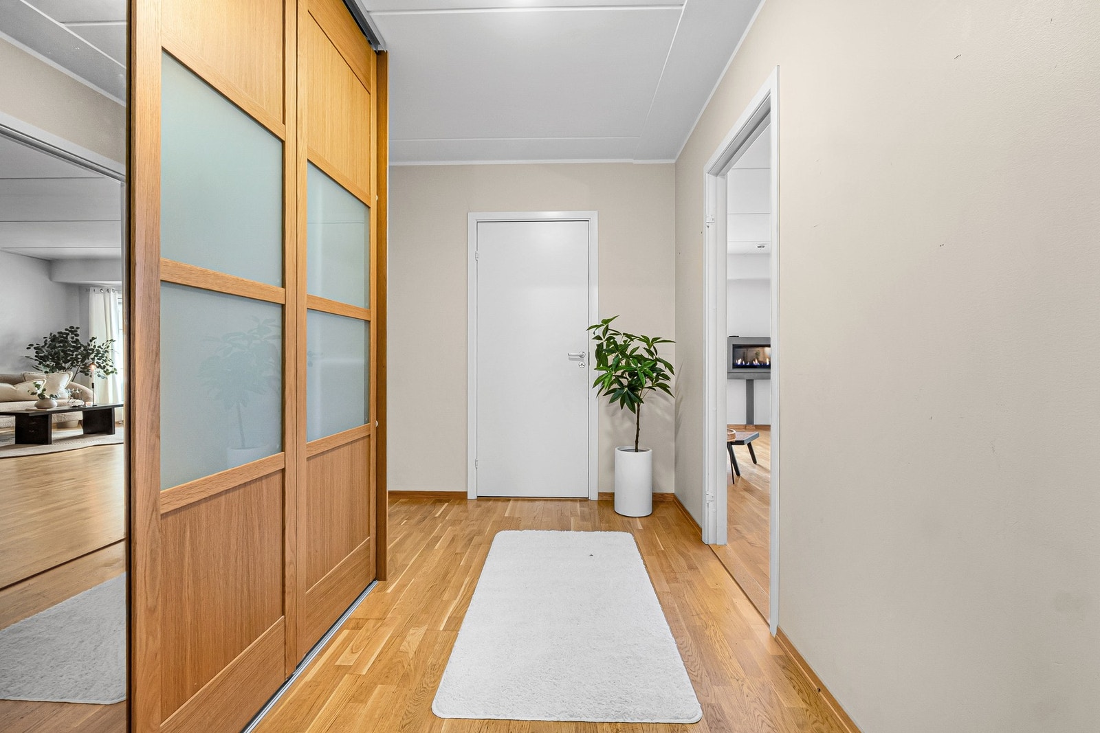 Rett fram for gangen er det egen bod i leiligheten Galleribilde