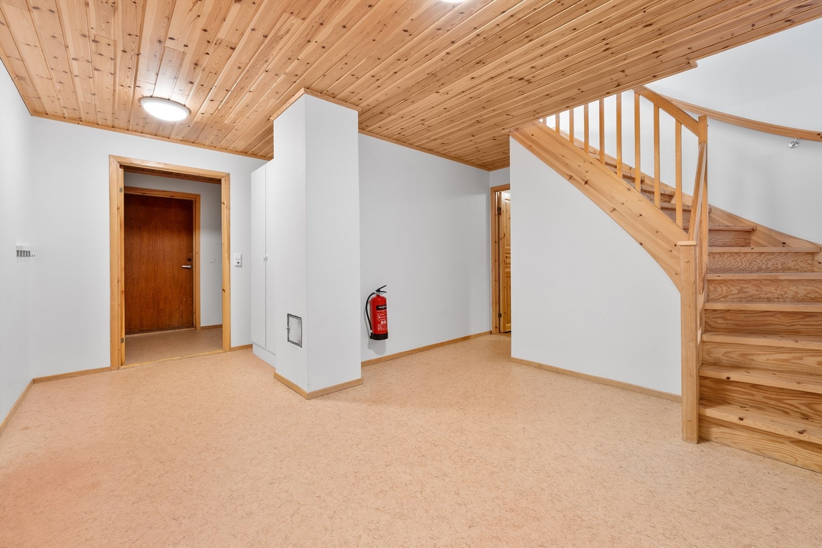 Inngang i kjelleretasjen Galleribilde