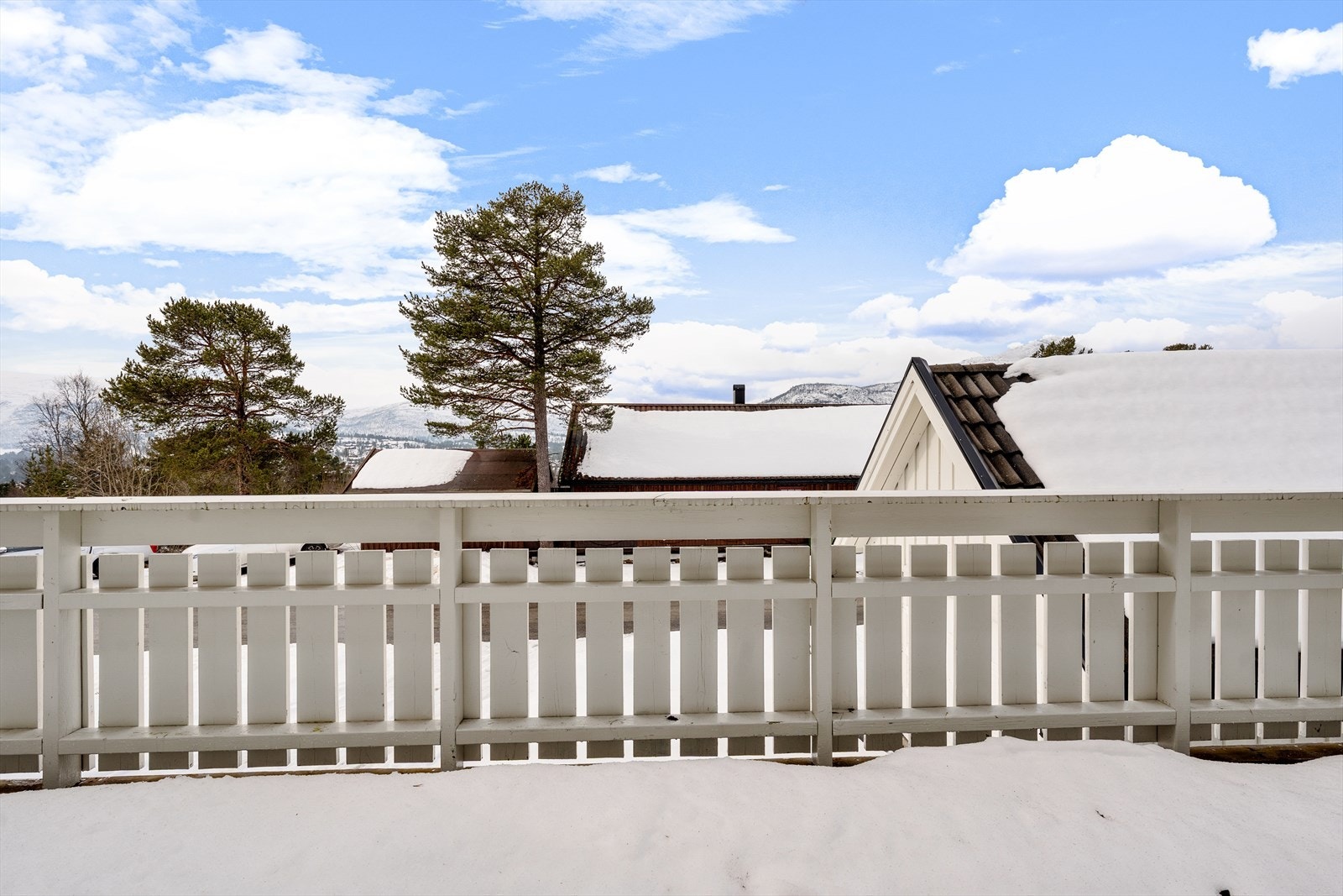 Fra boligen er det 2 km til Fjellgardane barneskule og barnehage Galleribilde