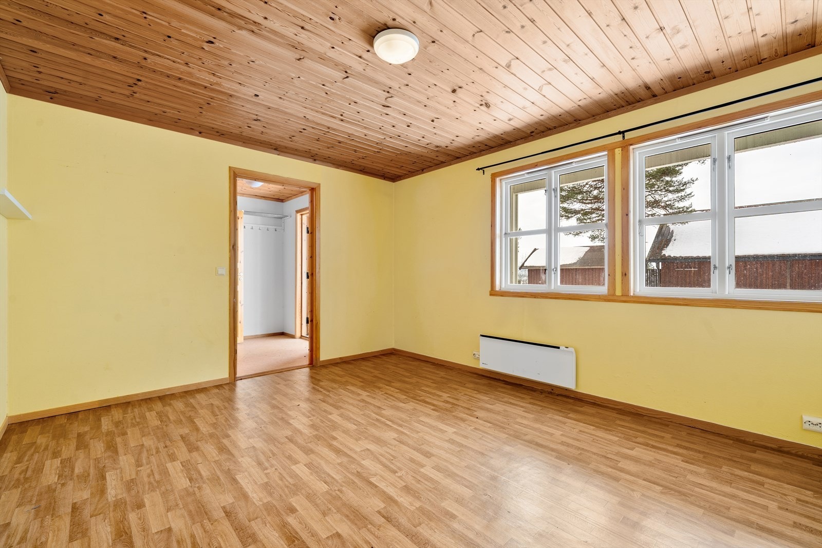 Soverom 1 i 1.etasje (Ikke omsøkt/godkjent for varig opphold) Galleribilde