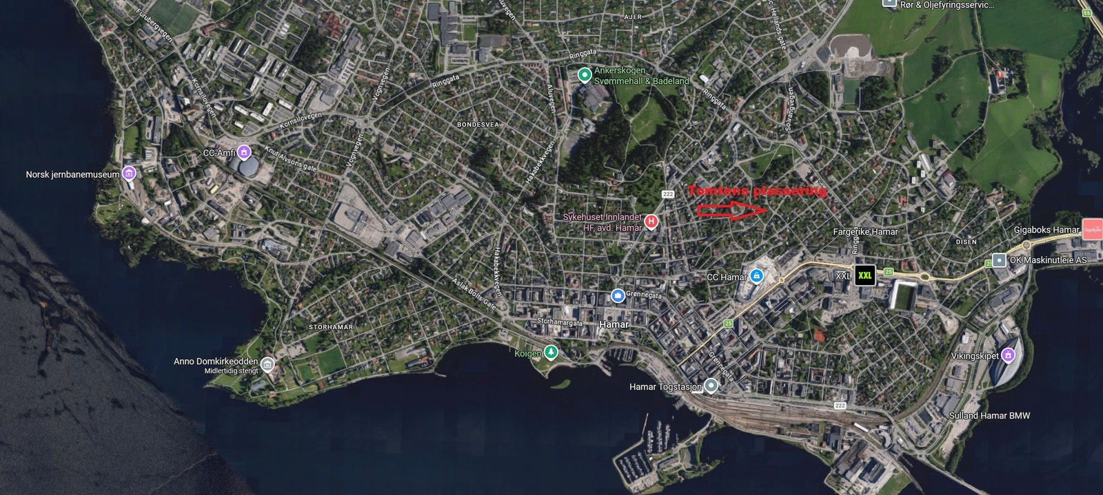 Tomtens plassering. Meget sentral beliggenhet med kort veg til sentrum, barnehager, skoler, butikker som CC stadion. Galleribilde