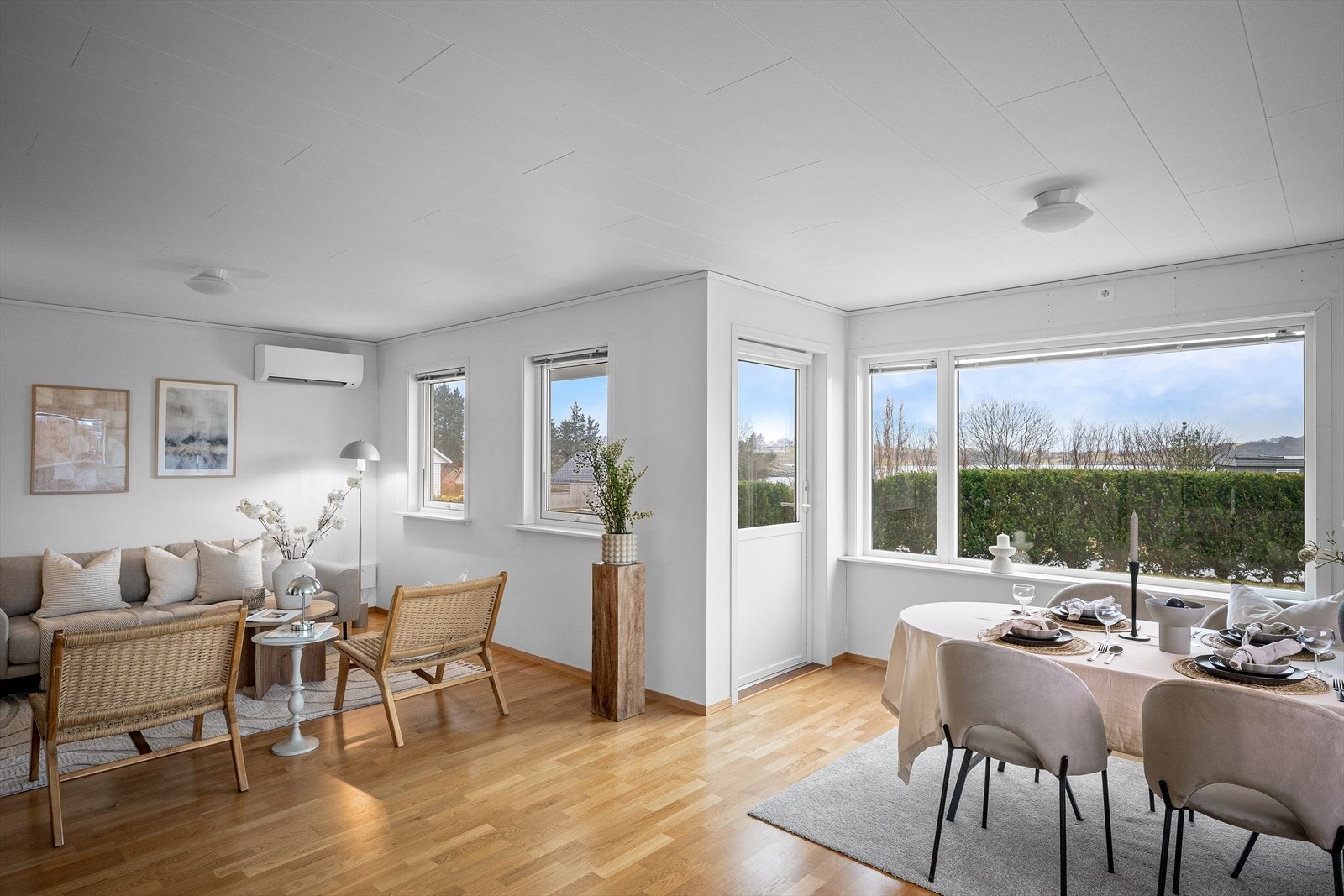 Velkommen til Storehamn 27! En lys og arealeffektiv leilighet i landlige omgivelser. Foto Dirdal Foto v/Stian Dirdal. Galleribilde