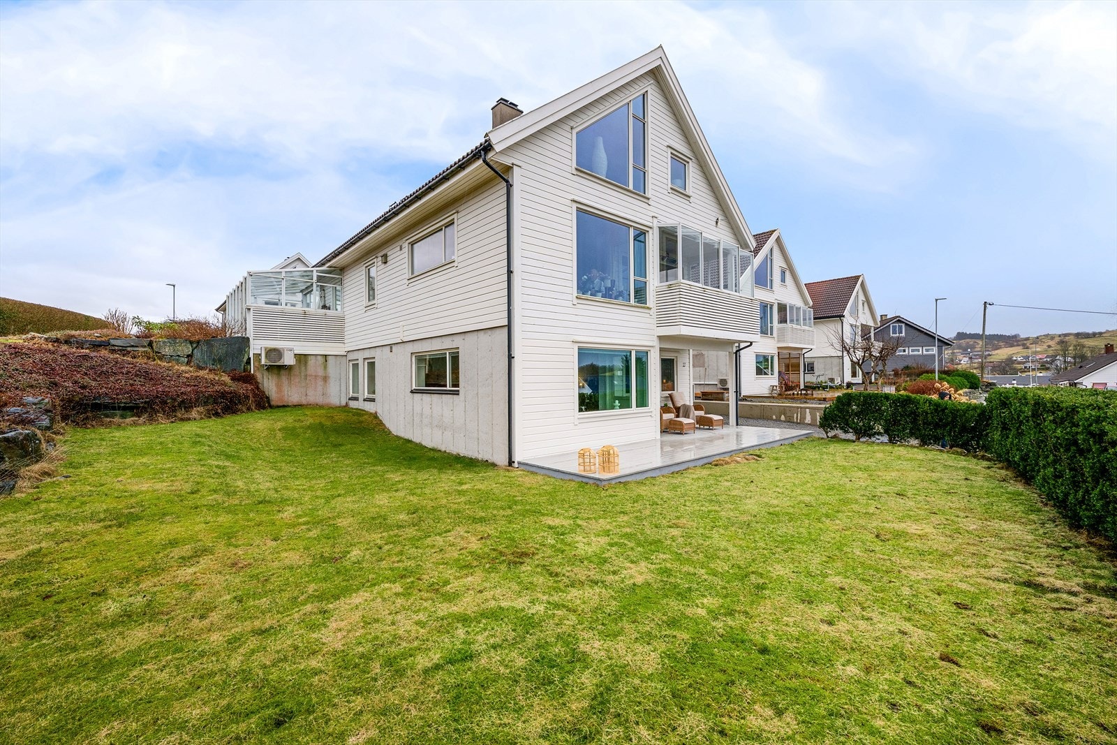 Eiendommen har en fin hage og ligger i rolige, landlige omgivelser. Galleribilde