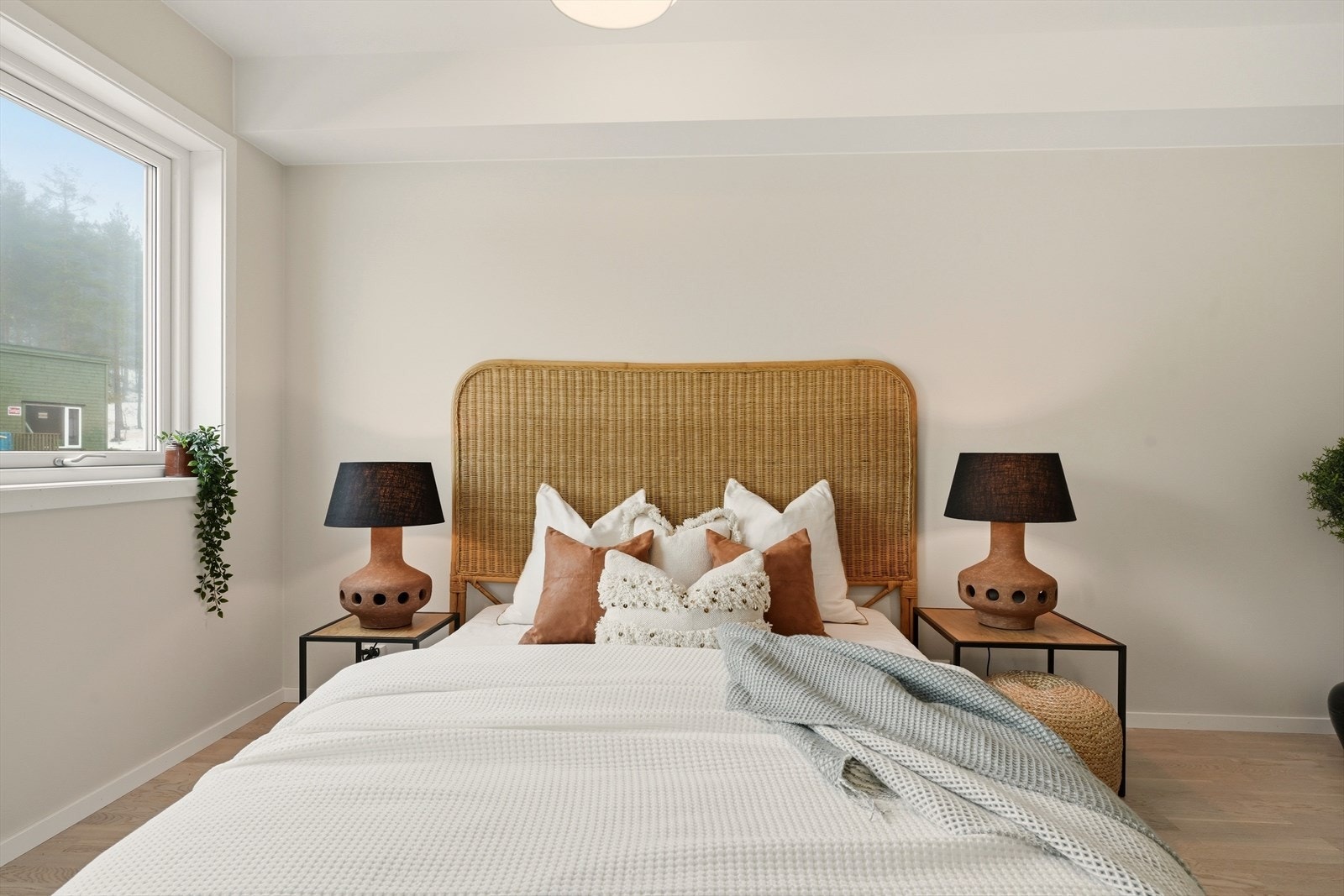 Hovedsoverom har god plass til dobbeltseng og nattbord, samt god plass til å innrede med klesskap. Galleribilde