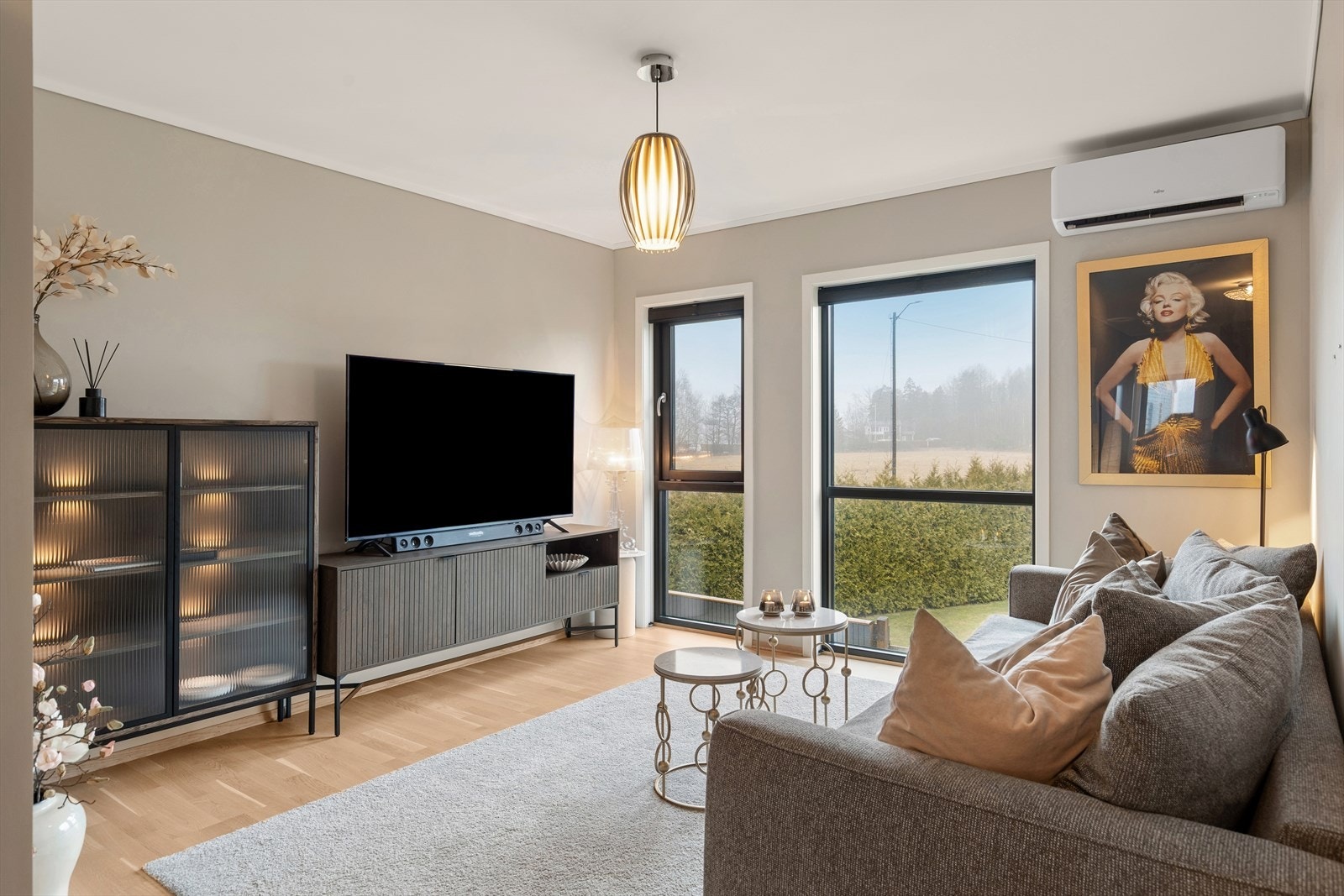 I andre etasje finner du en ekstra stue, perfekt som TV-stue eller lekerom for barna. Galleribilde