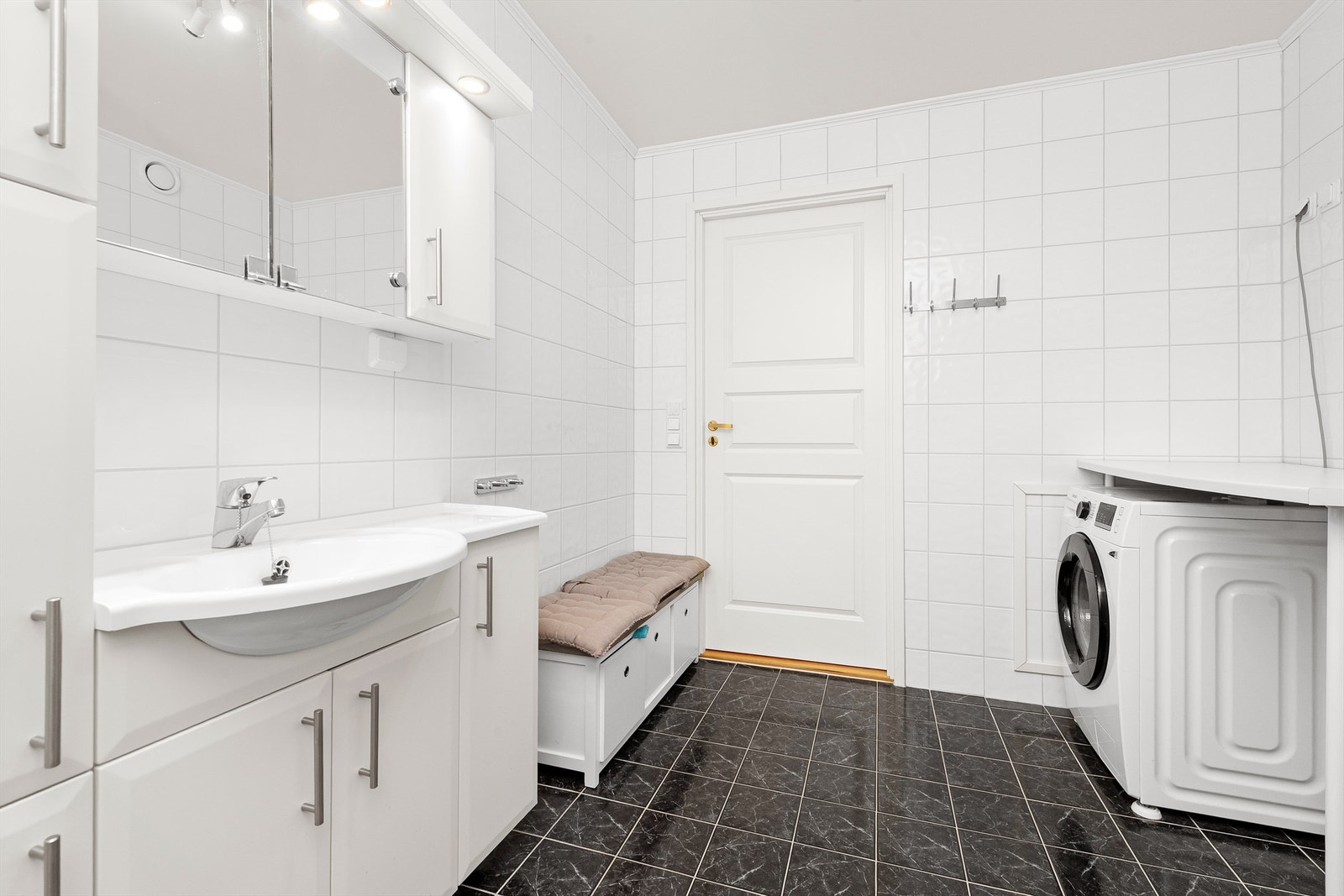 Flislagt bad med gulvvarme Galleribilde