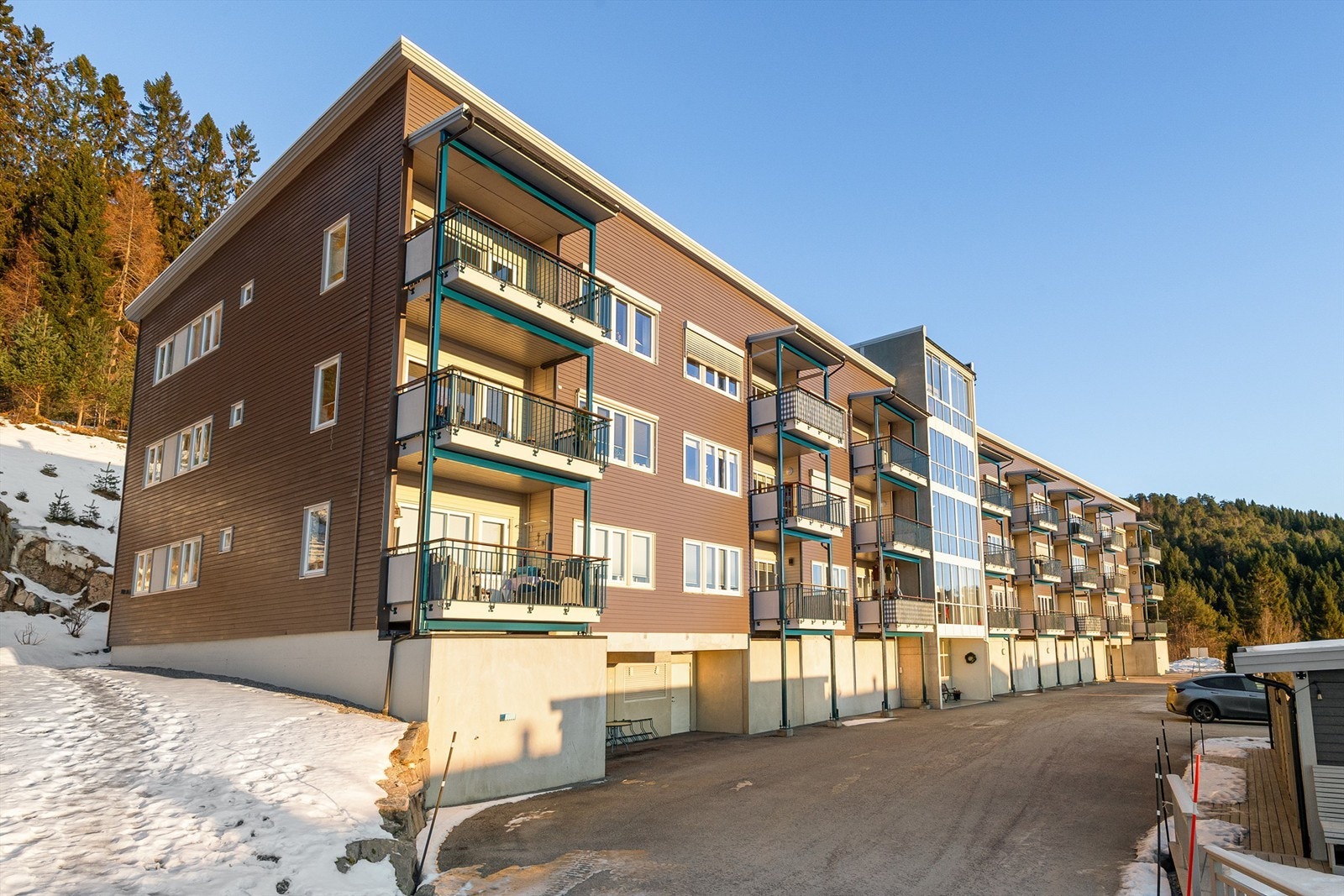 Leiligheten er beliggende i en høy 2. etasje Galleribilde