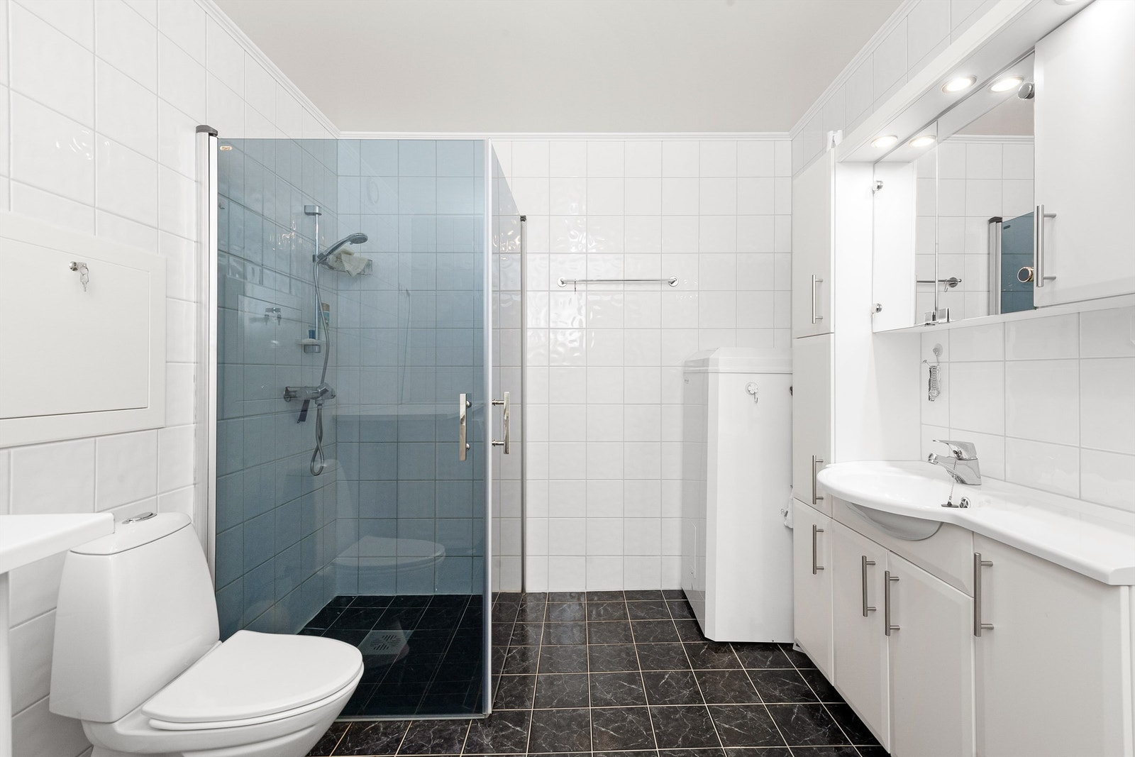 Kombinert bad og vaskerom Galleribilde