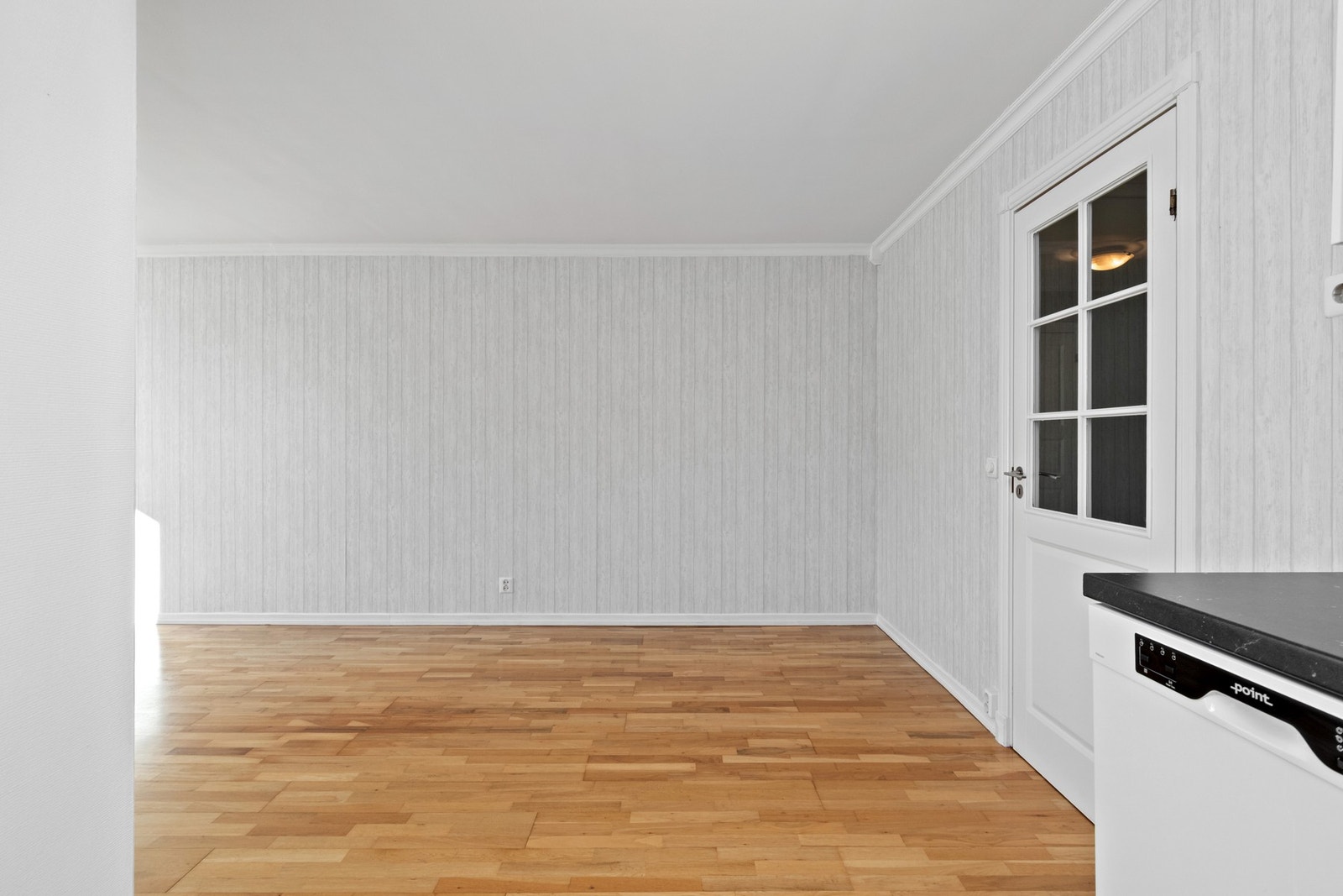 Kjøkkenet ligger tilbaketrukket, med mulighet for skjermet arbeidsro Galleribilde