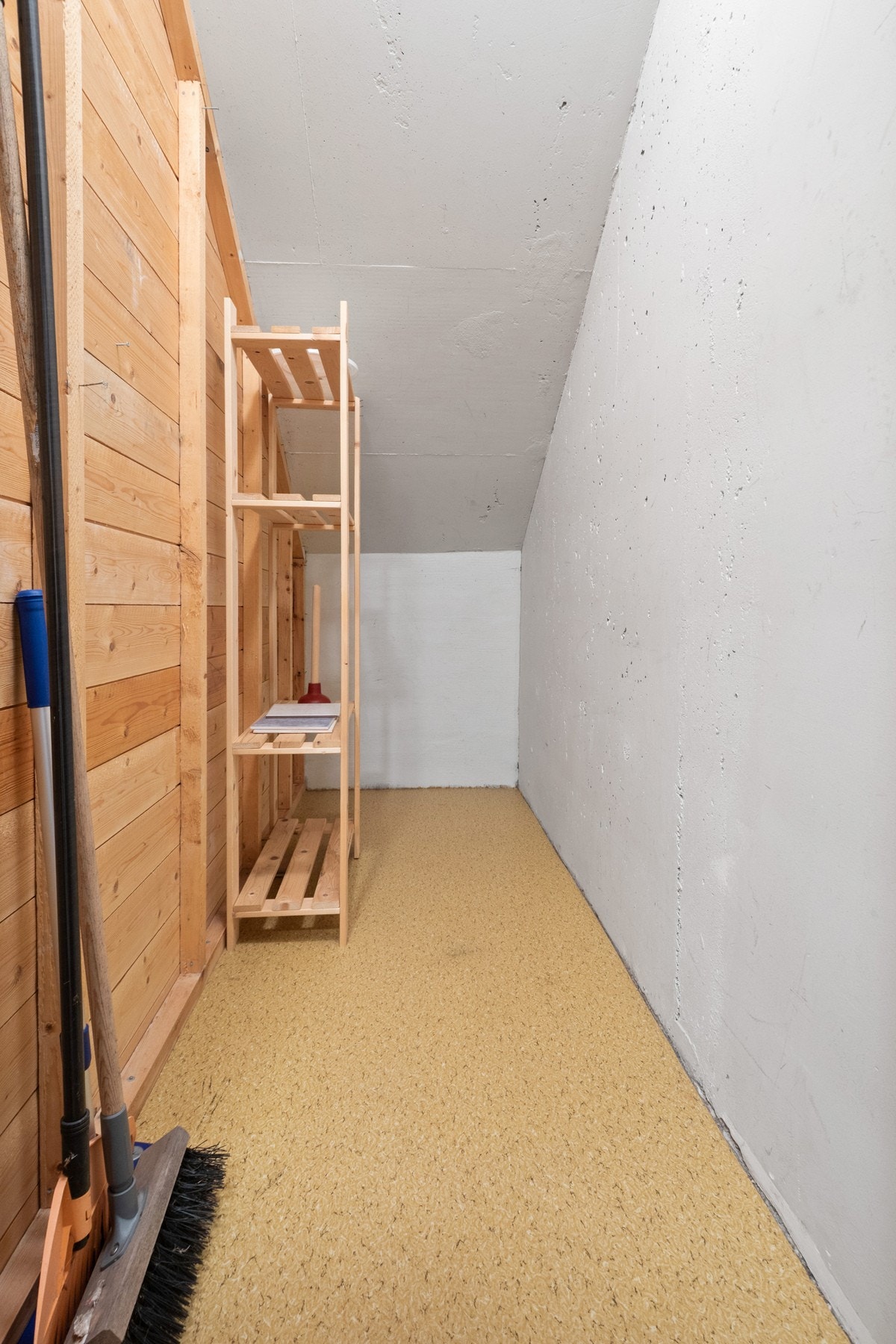 Leiligheten disponerer innebod på ca. 2 kvm Galleribilde