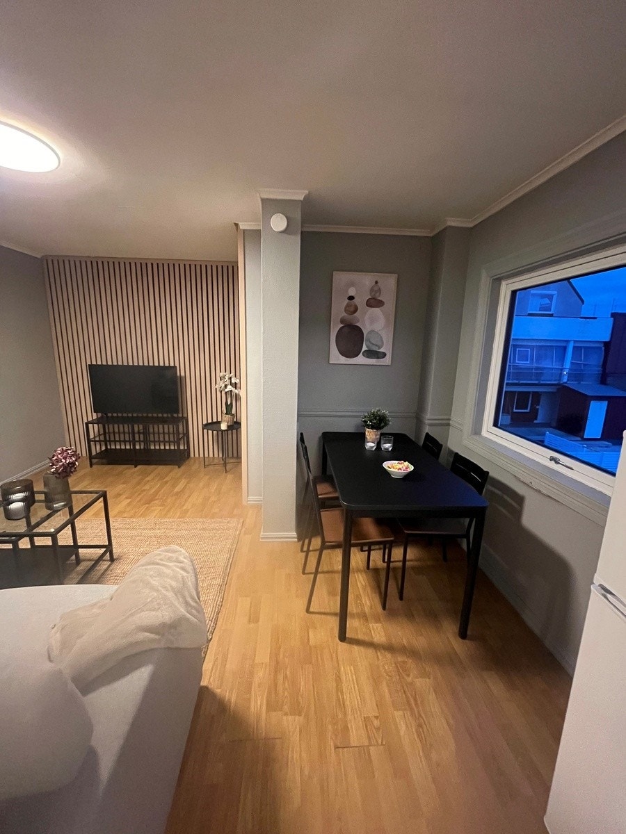 Stue/spiseplass Galleribilde