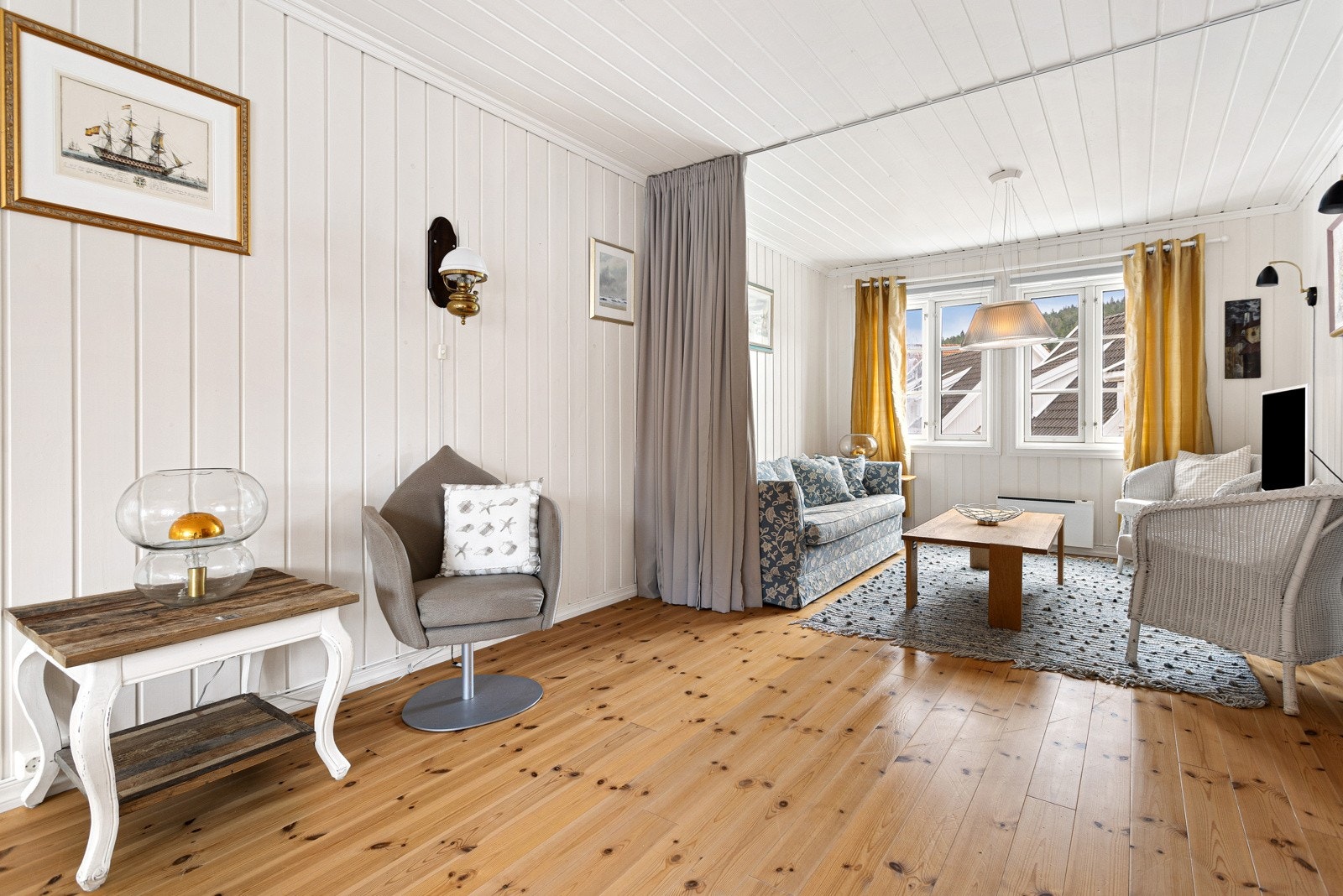 Andre etasje har også en hyggelig stue. Denne delen kan enkelt gjøres om til et ekstra sovplass. Galleribilde