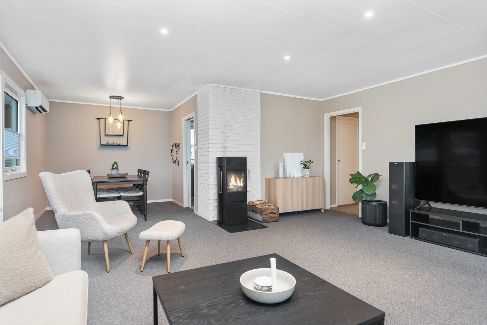 De fleste innvendige overflater er fornyet i seinere tid. Galleribilde