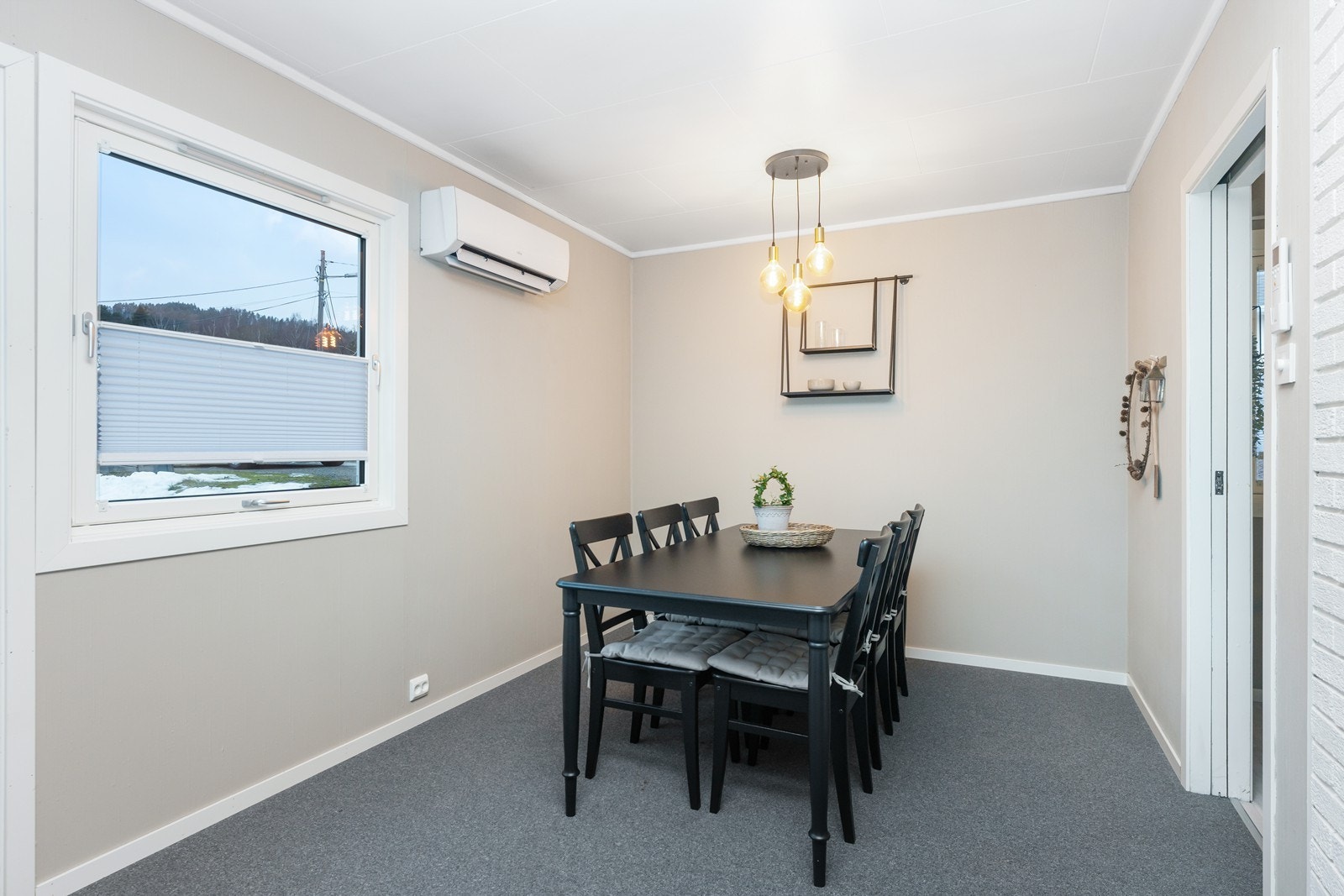 Varmepumpe i stue. Galleribilde