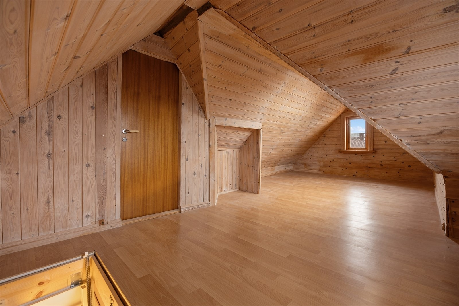 Uinnredet loft. Galleribilde