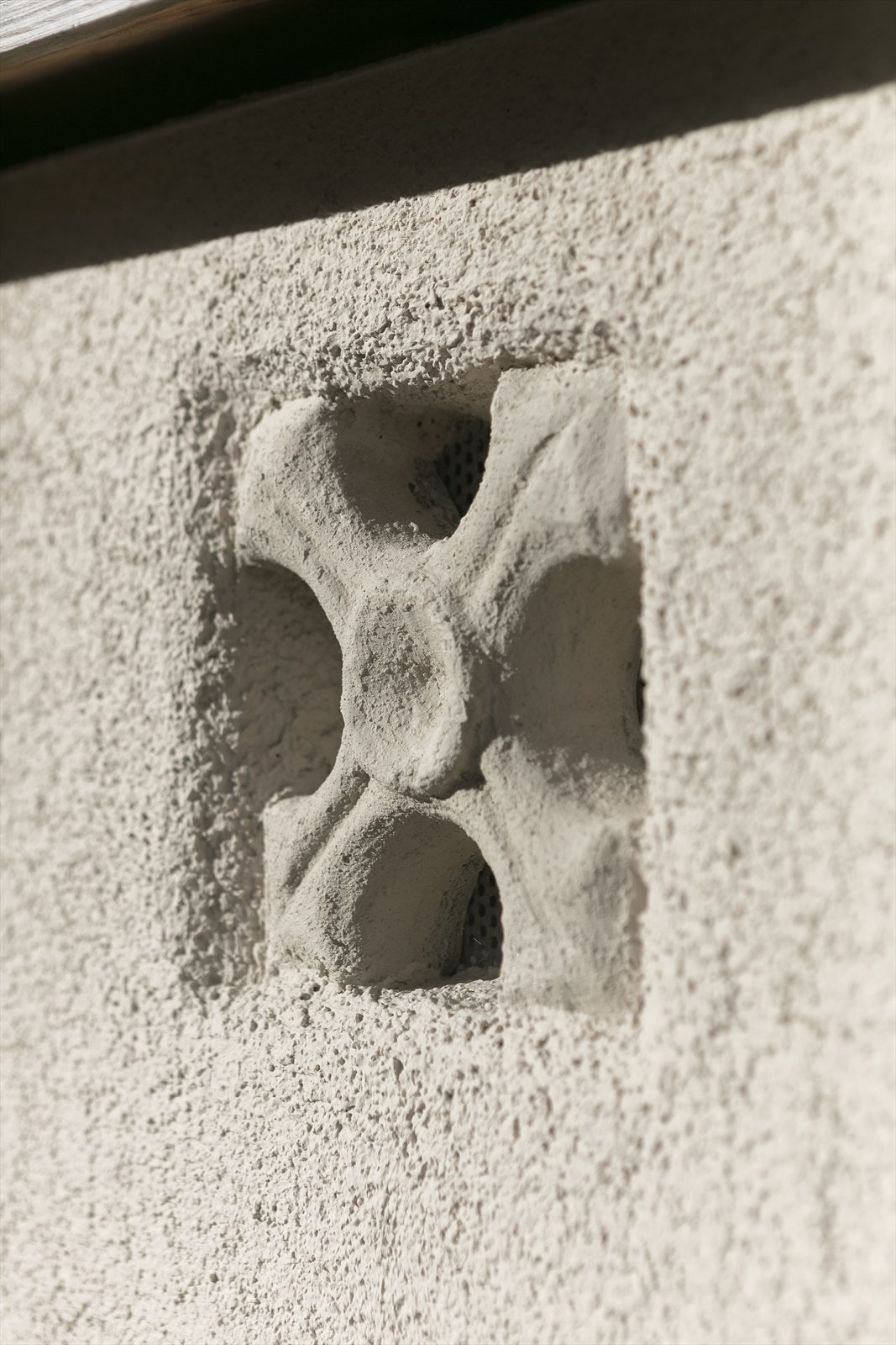 Original ventil i støpt dekor - en liten, men sjarmerende påminnelse om kvalitetsbygg fra tidlig 1900-tall. Galleribilde