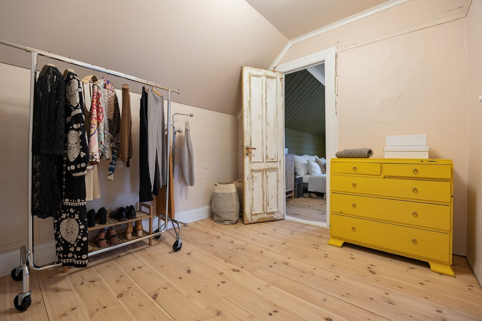 I tilknytning til walk-in er det etablert ny loftsluke etter fjerning av trapp til loft. Galleribilde