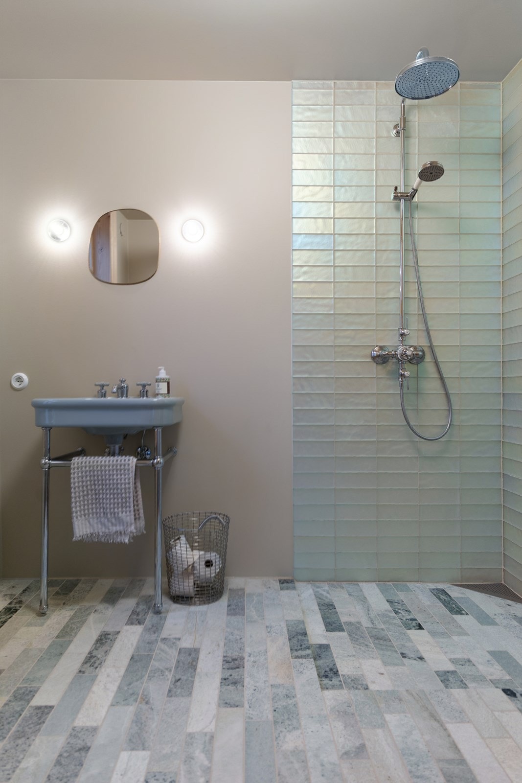 Nye marmorfliser, eksklusive baderomsmøbler fra Water Monopoly - Paris Collection Galleribilde