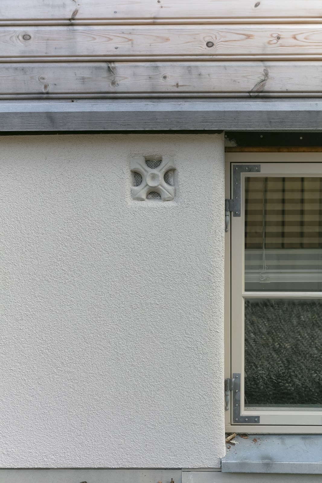 Kjelleren er omfattende oppgradert med helt nye konstruksjoner, inkludert ny grunnmur og nytt kjellervindu fra Meling. Galleribilde