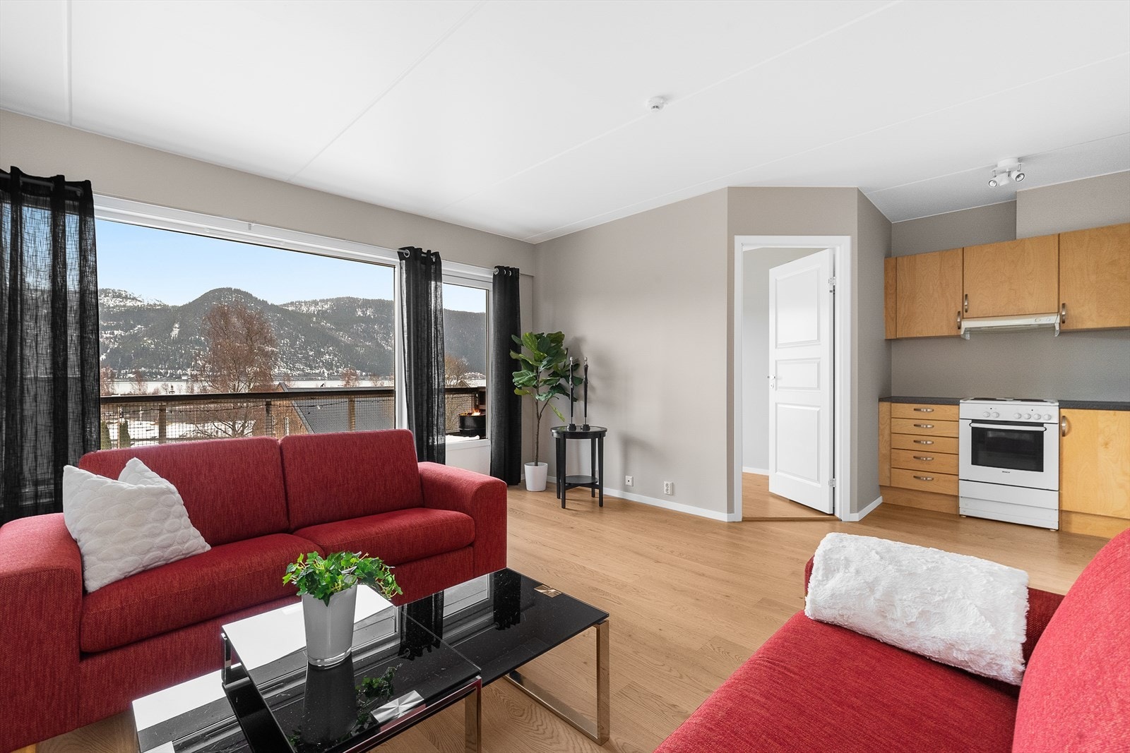 Stue med utgang til stor terrasse Galleribilde