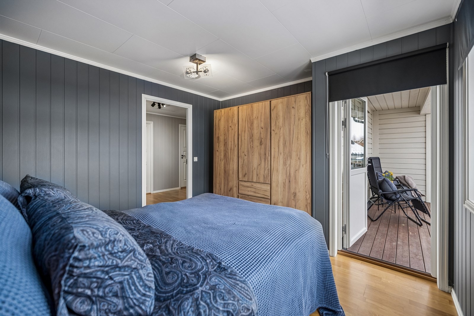 Fra hovedsoverommet er det direkte utgang til en egen balkong på 9 m². Galleribilde