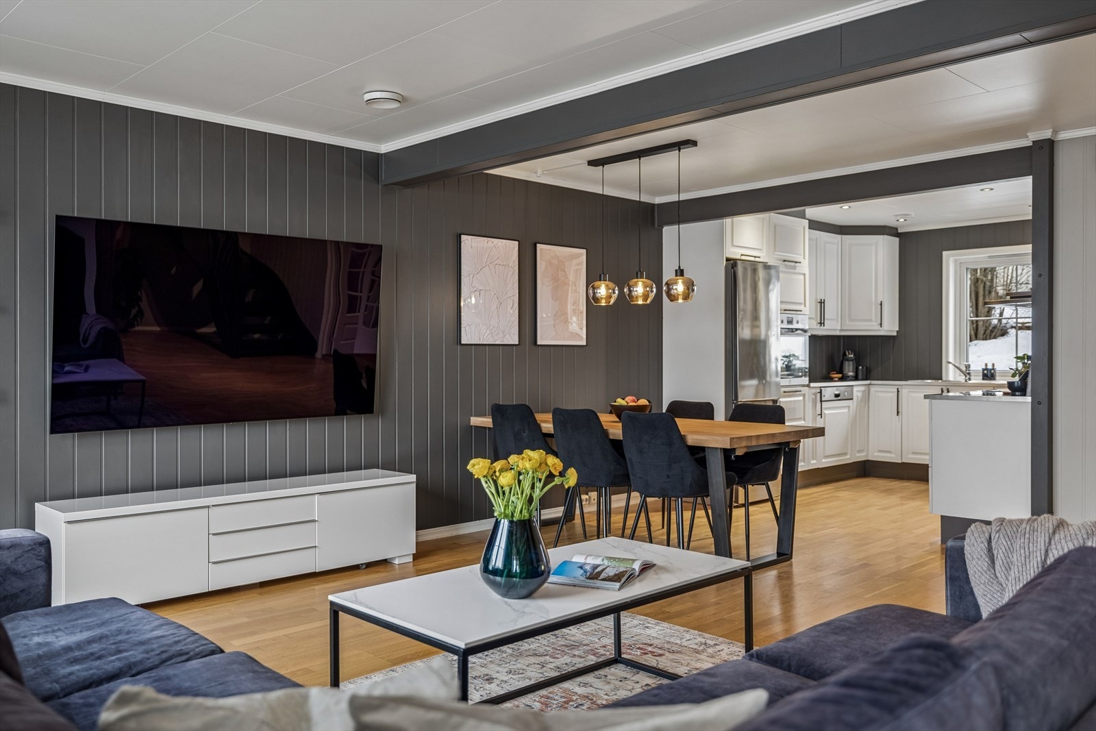 Stuen gir rom for flere møbleringsalternativer Galleribilde