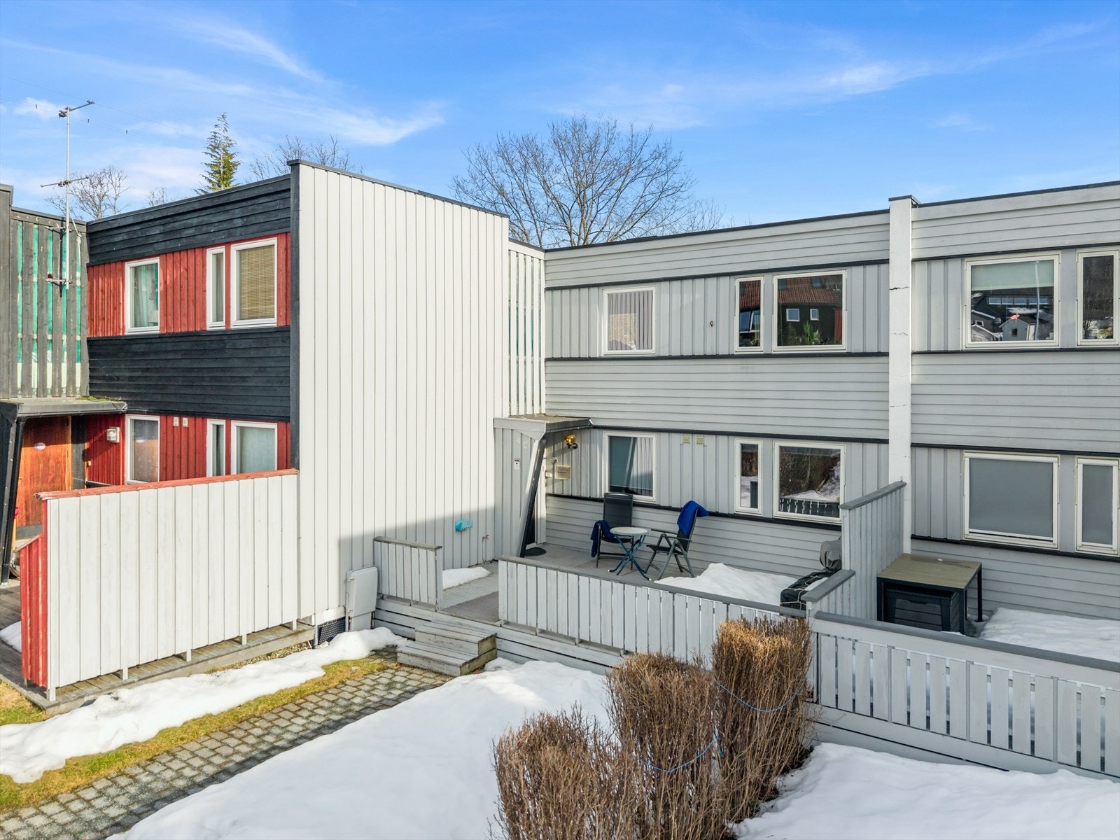 Velkommen til Erlends veg 4C! Et pent rekkehus med barnevennlig beliggenhet og stor tomt. Foto: Harald Wanvik Galleribilde