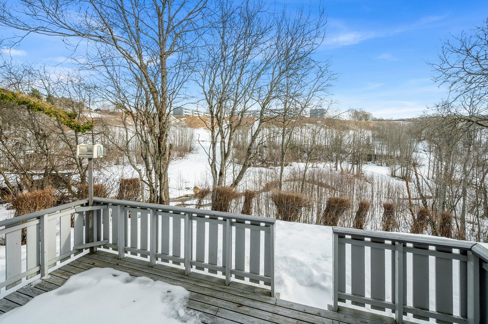 Fra gangen er det direkte adgang til terrasse på 10 m². Galleribilde