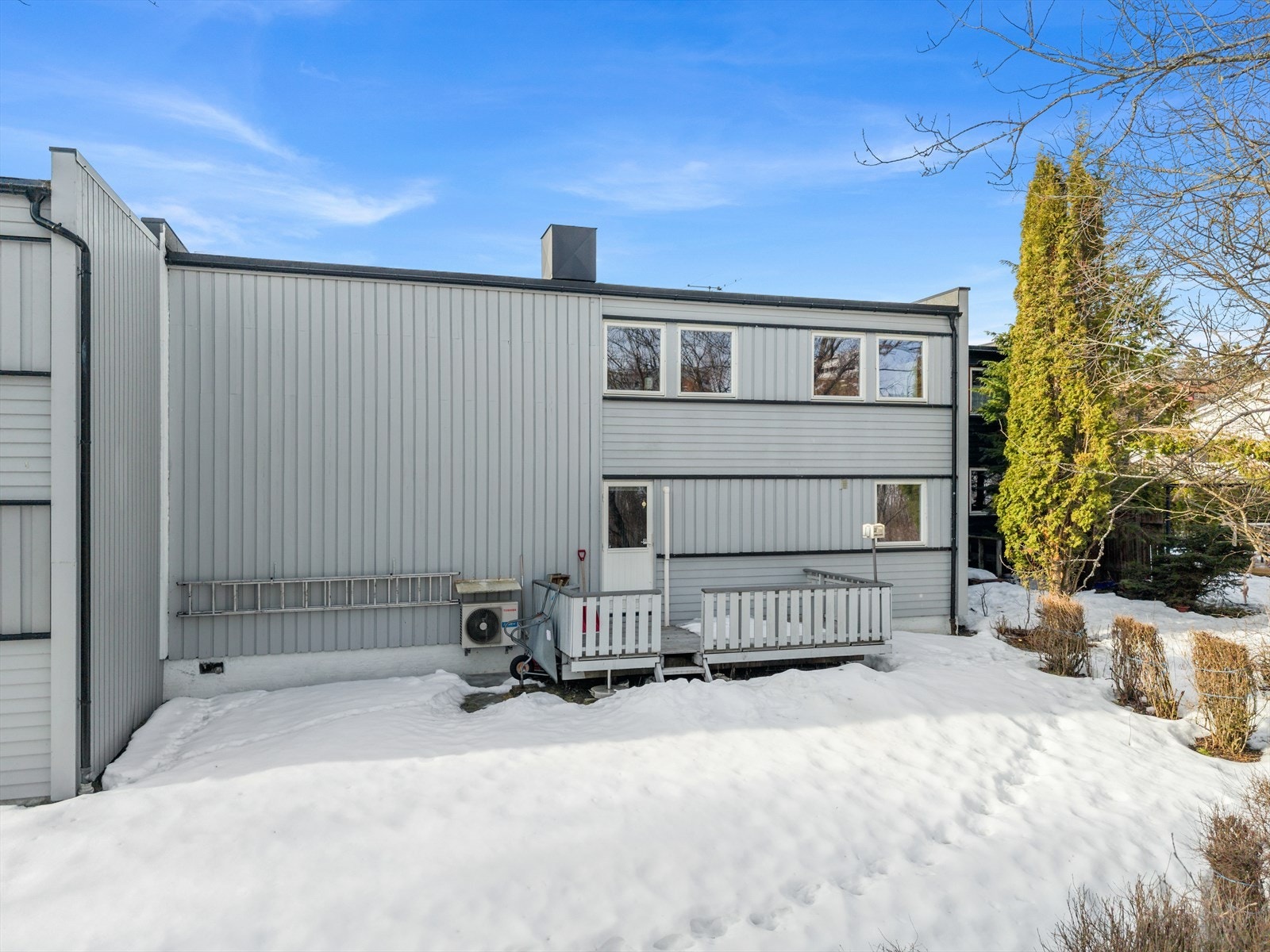 Hage på baksiden av boligen. Galleribilde