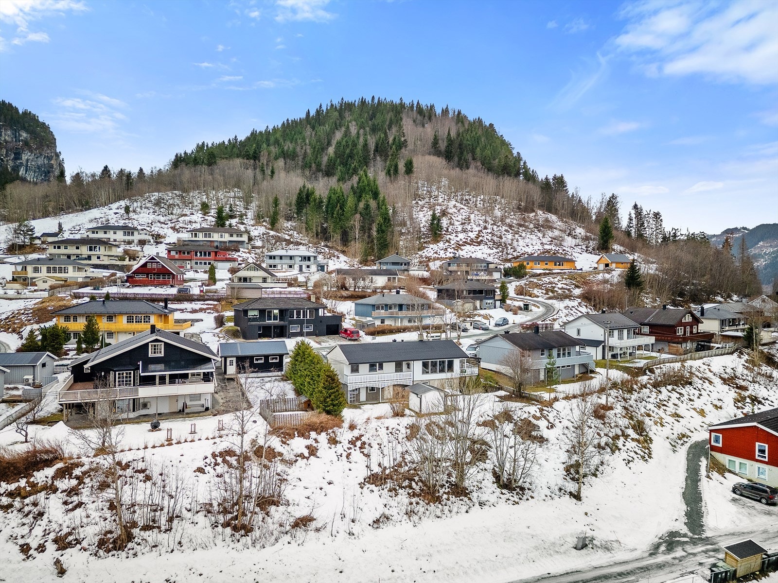 Her bor du sammen med trivelige naboer i et familievennlig nabolag! Galleribilde