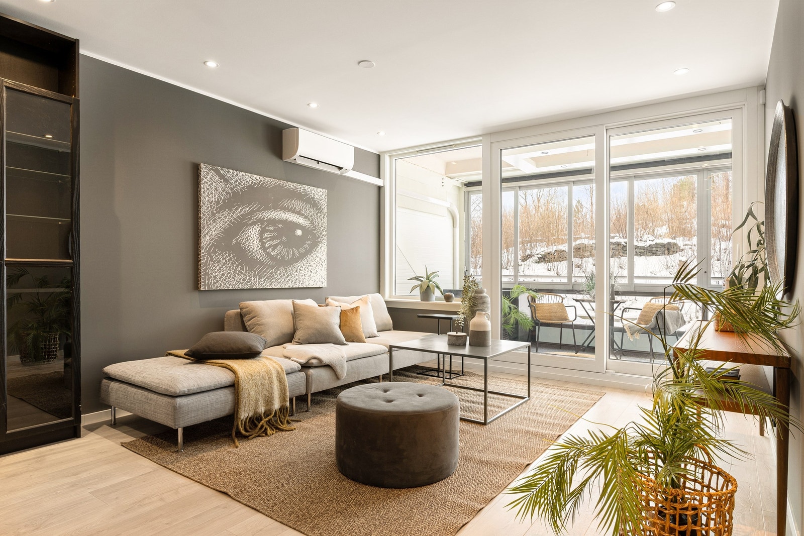 En nydelig leilighet med moderne preg og fine fargetoner Galleribilde