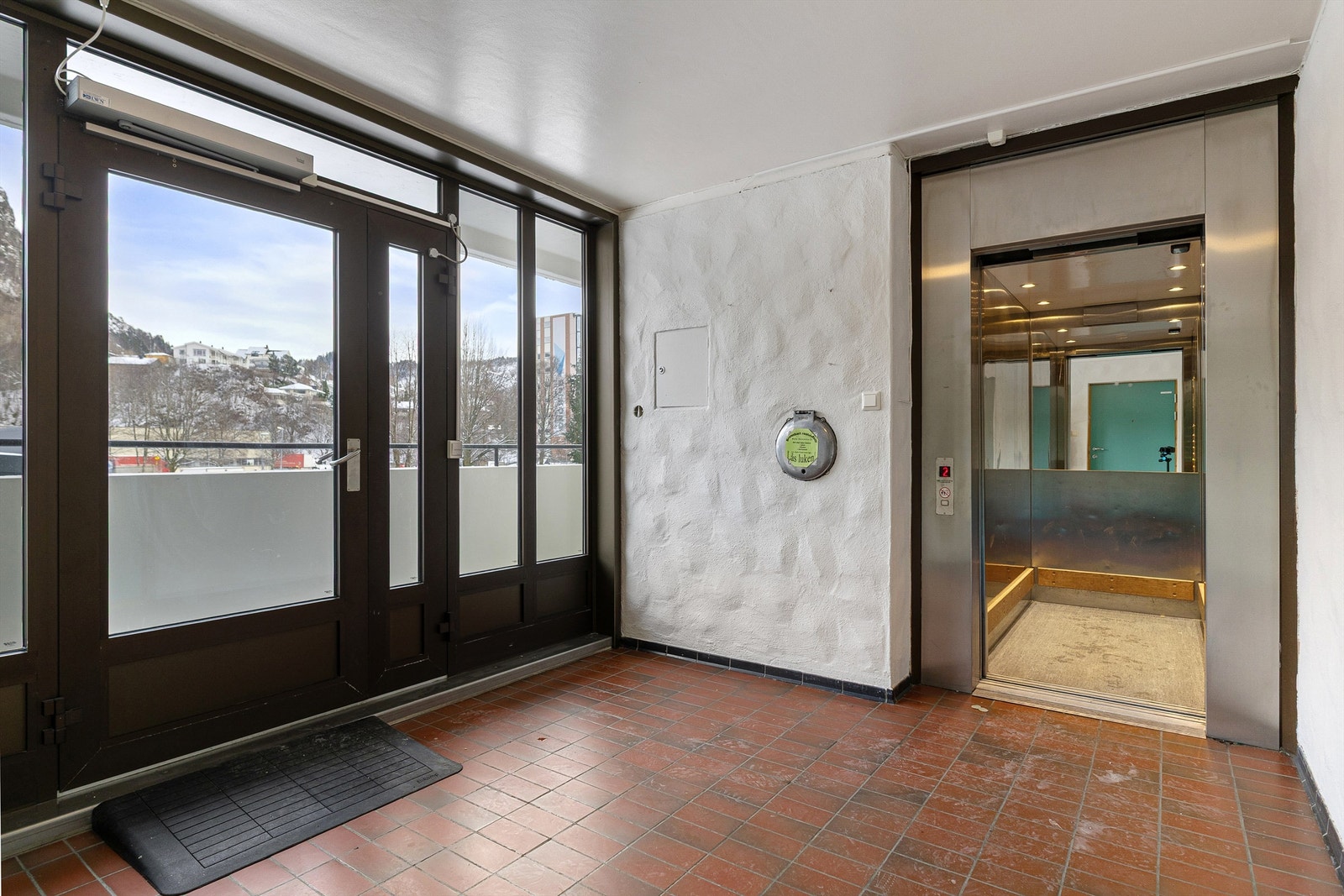 Adkomst til leiligheten via heis. Galleribilde