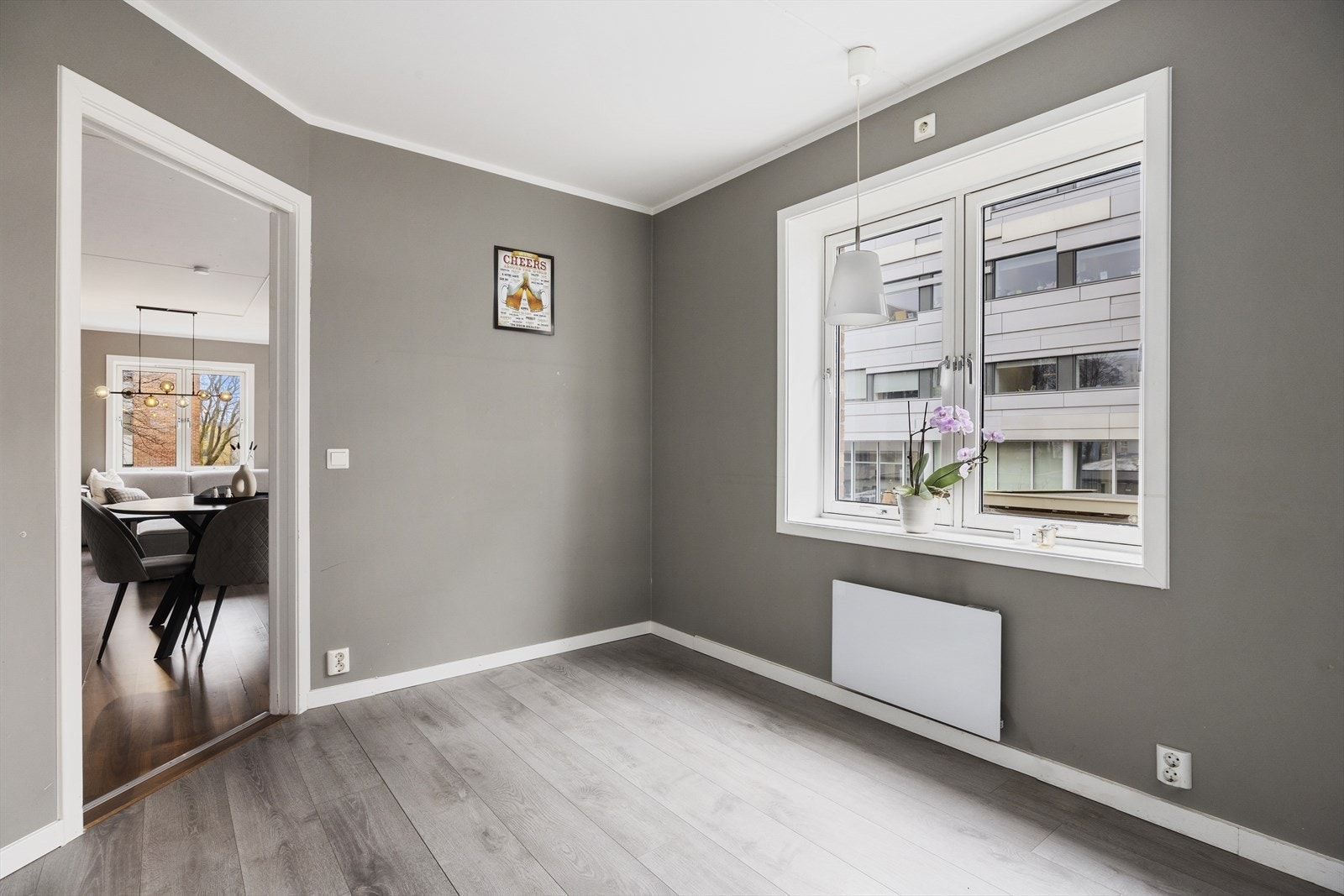 På kjøkkenet har du også god plass til en romslig sittegruppe! Galleribilde